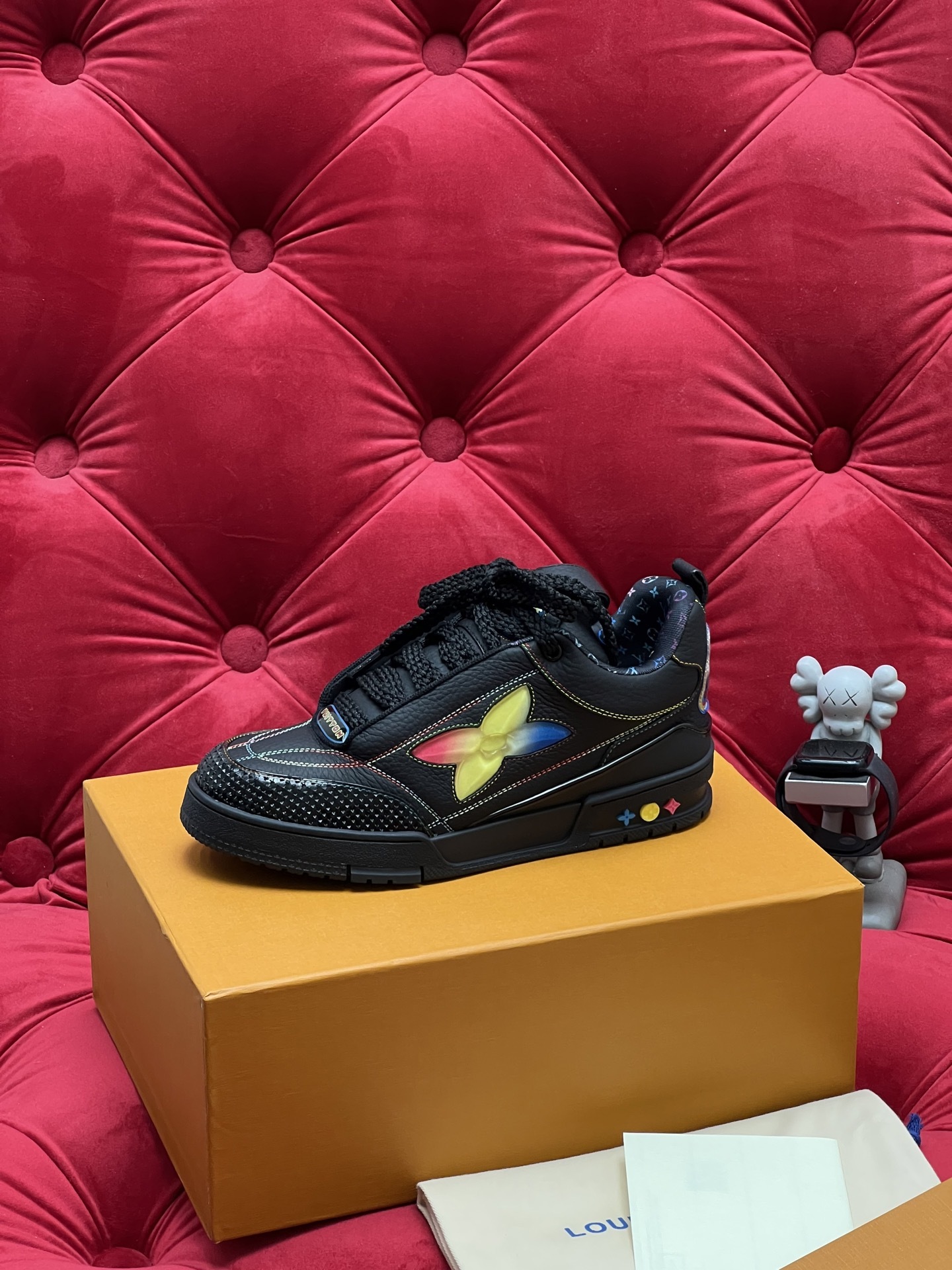 Men Black Leather Low Top Skate Shoes Colorful Butterfly Decor Lace Up Casual Sneakers Breathable Non Slip Wear Resistant Trendy Street Fashion Walking Trainers