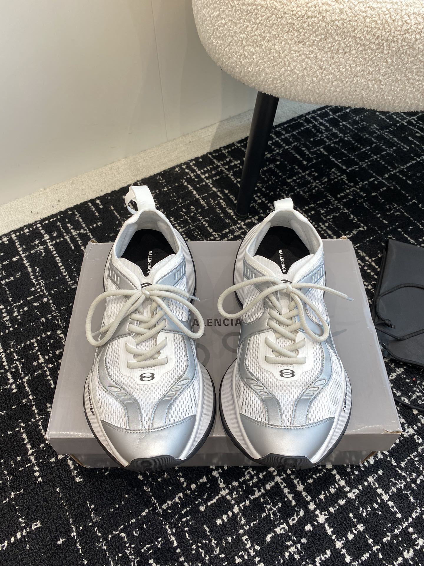 Silver Mesh Retro Running Sneakers Men Women Breathable Lightweight Cushion Platform Casual Walking Sports Trainers