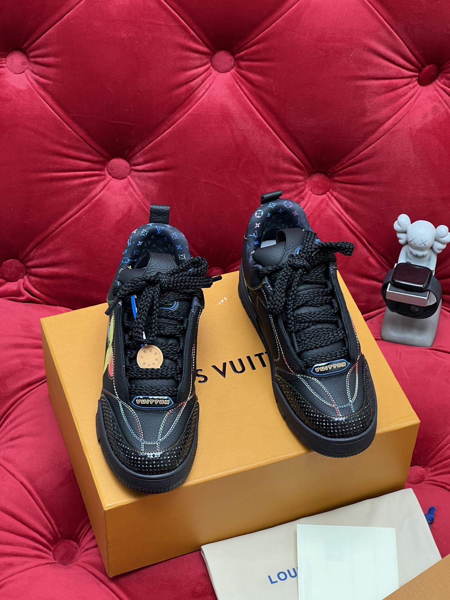 Men Black Leather Low Top Skate Shoes Colorful Butterfly Decor Lace Up Casual Sneakers Breathable Non Slip Wear Resistant Trendy Street Fashion Walking Trainers