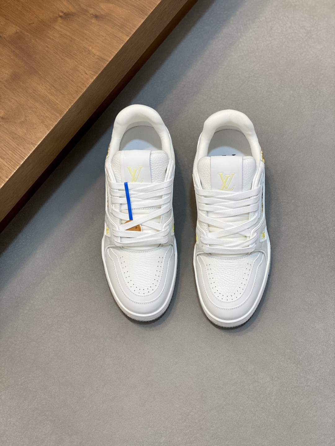 Men White Leather Low Top Sneakers Golden Floral Embroidery Lace Up Casual Skate Shoes Shock Absorbing Air Cushion Sole Breathable Non Slip Fashion Walking Trainers