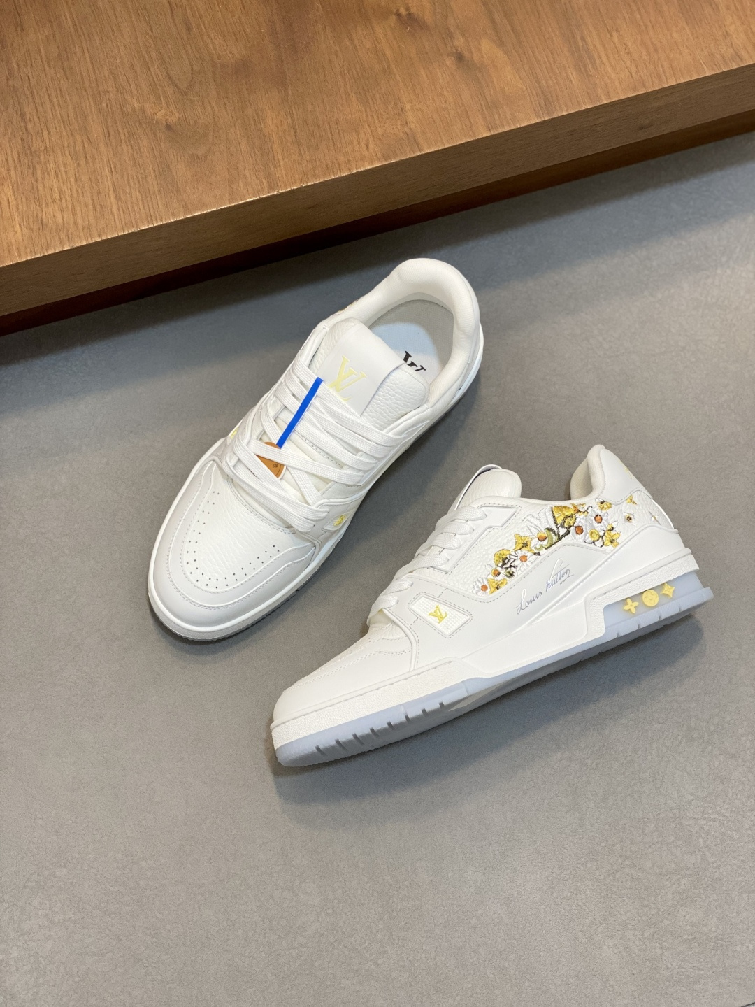 Men White Leather Low Top Sneakers Golden Floral Embroidery Lace Up Casual Skate Shoes Shock Absorbing Air Cushion Sole Breathable Non Slip Fashion Walking Trainers