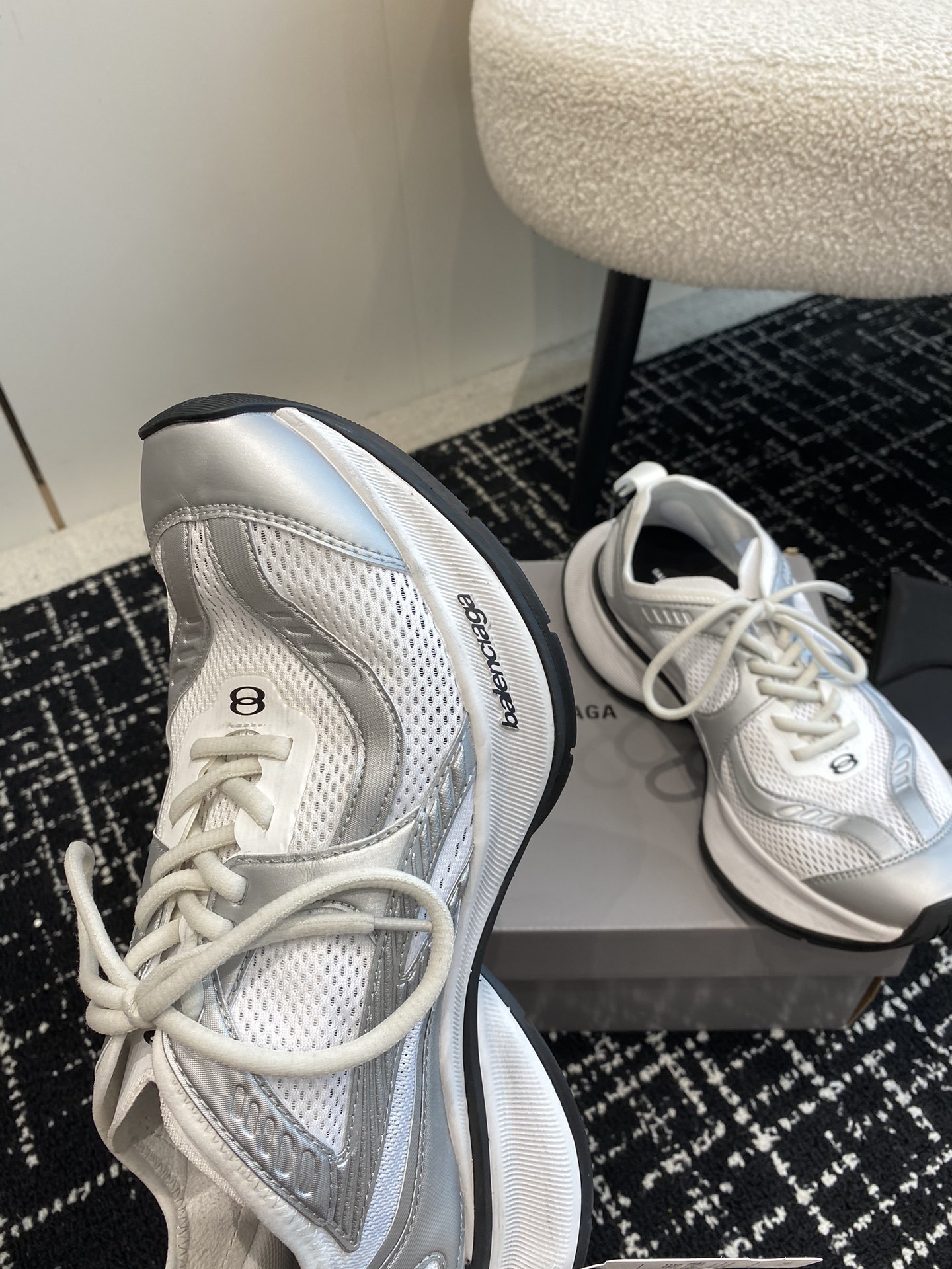 Silver Mesh Retro Running Sneakers Men Women Breathable Lightweight Cushion Platform Casual Walking Sports Trainers
