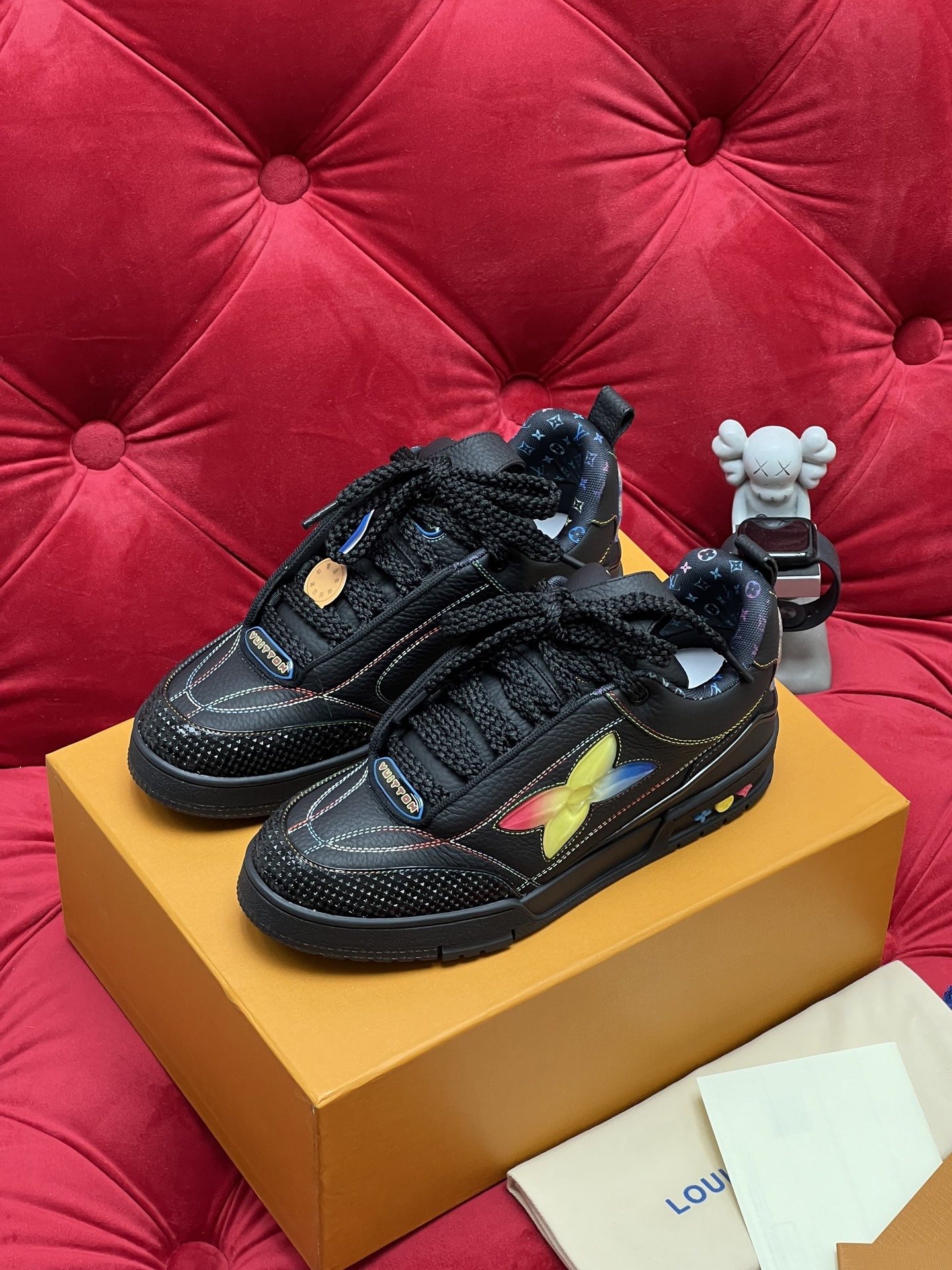 Men Black Leather Low Top Skate Shoes Colorful Butterfly Decor Lace Up Casual Sneakers Breathable Non Slip Wear Resistant Trendy Street Fashion Walking Trainers
