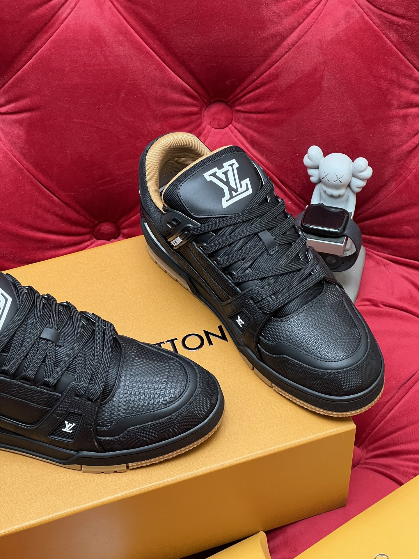 Men All Black Leather Low Top Skate Shoes Retro Stitching Casual Board Shoes Wear-resistant Non-slip Street Fashion Walking Sneakers