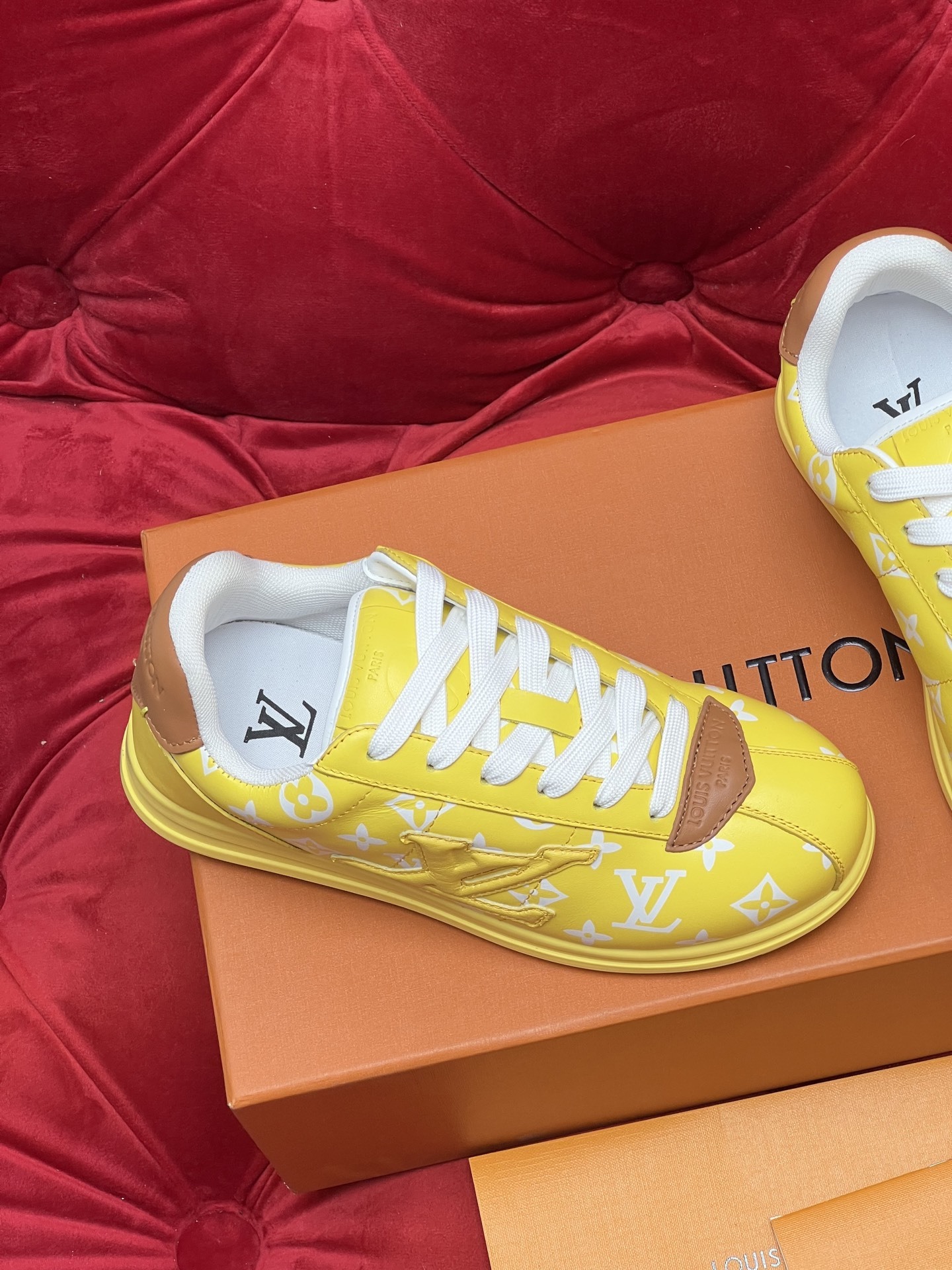 Men Fashion Yellow Full Printed Pattern Low Top Sneakers Cowhide Toe Cap Lace Up Casual Walking Shoes Comfort Breathable Non Slip Wear Resistant Streetwear Trendy Skate Shoes Daily Versatile Fashion Trainers