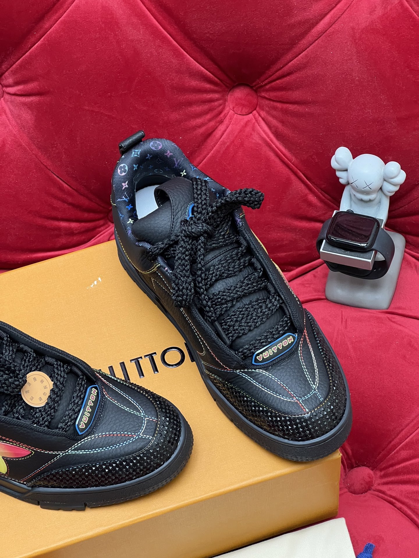 Men Black Leather Low Top Skate Shoes Colorful Butterfly Decor Lace Up Casual Sneakers Breathable Non Slip Wear Resistant Trendy Street Fashion Walking Trainers