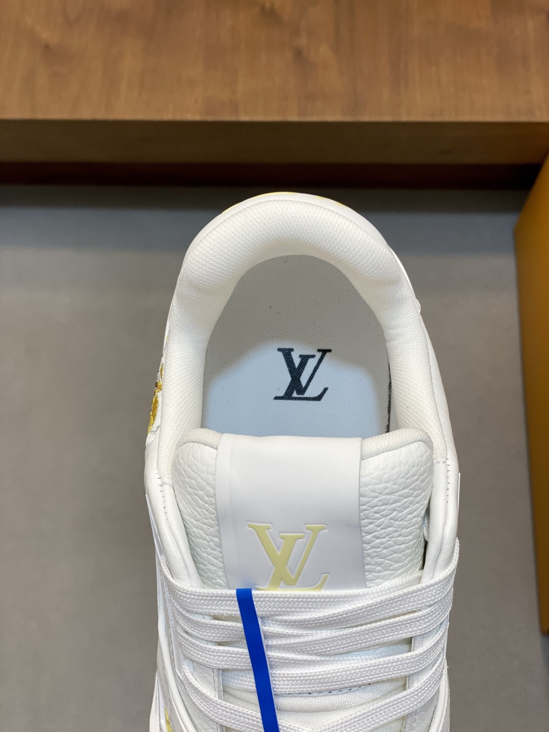 Men White Leather Low Top Sneakers Golden Floral Embroidery Lace Up Casual Skate Shoes Shock Absorbing Air Cushion Sole Breathable Non Slip Fashion Walking Trainers