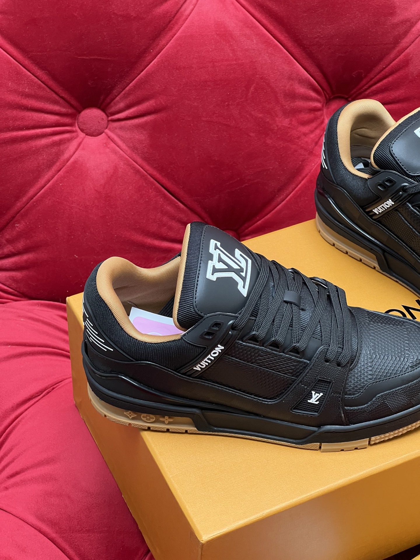 Men All Black Leather Low Top Skate Shoes Retro Stitching Casual Board Shoes Wear-resistant Non-slip Street Fashion Walking Sneakers