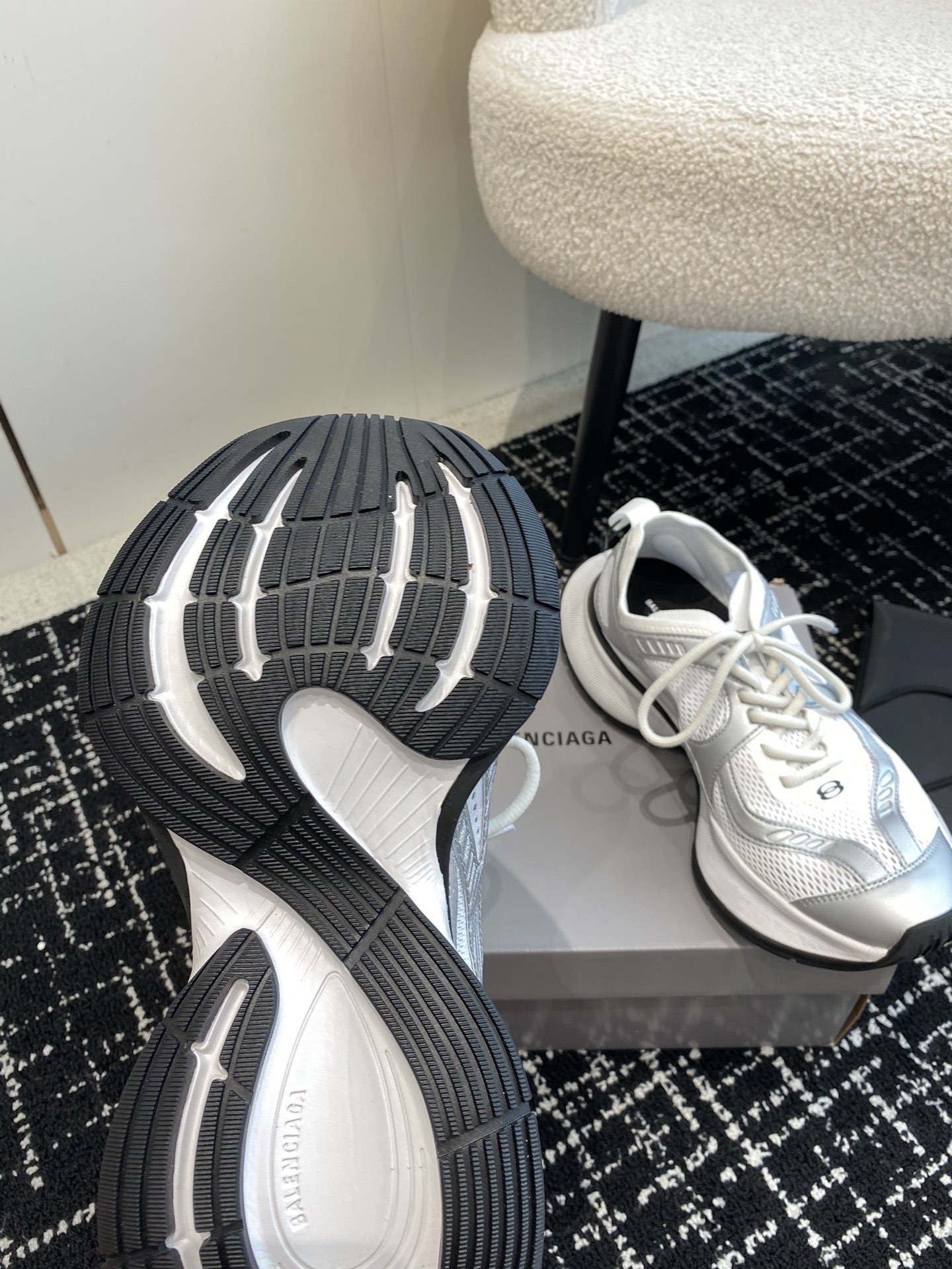 Silver Mesh Retro Running Sneakers Men Women Breathable Lightweight Cushion Platform Casual Walking Sports Trainers