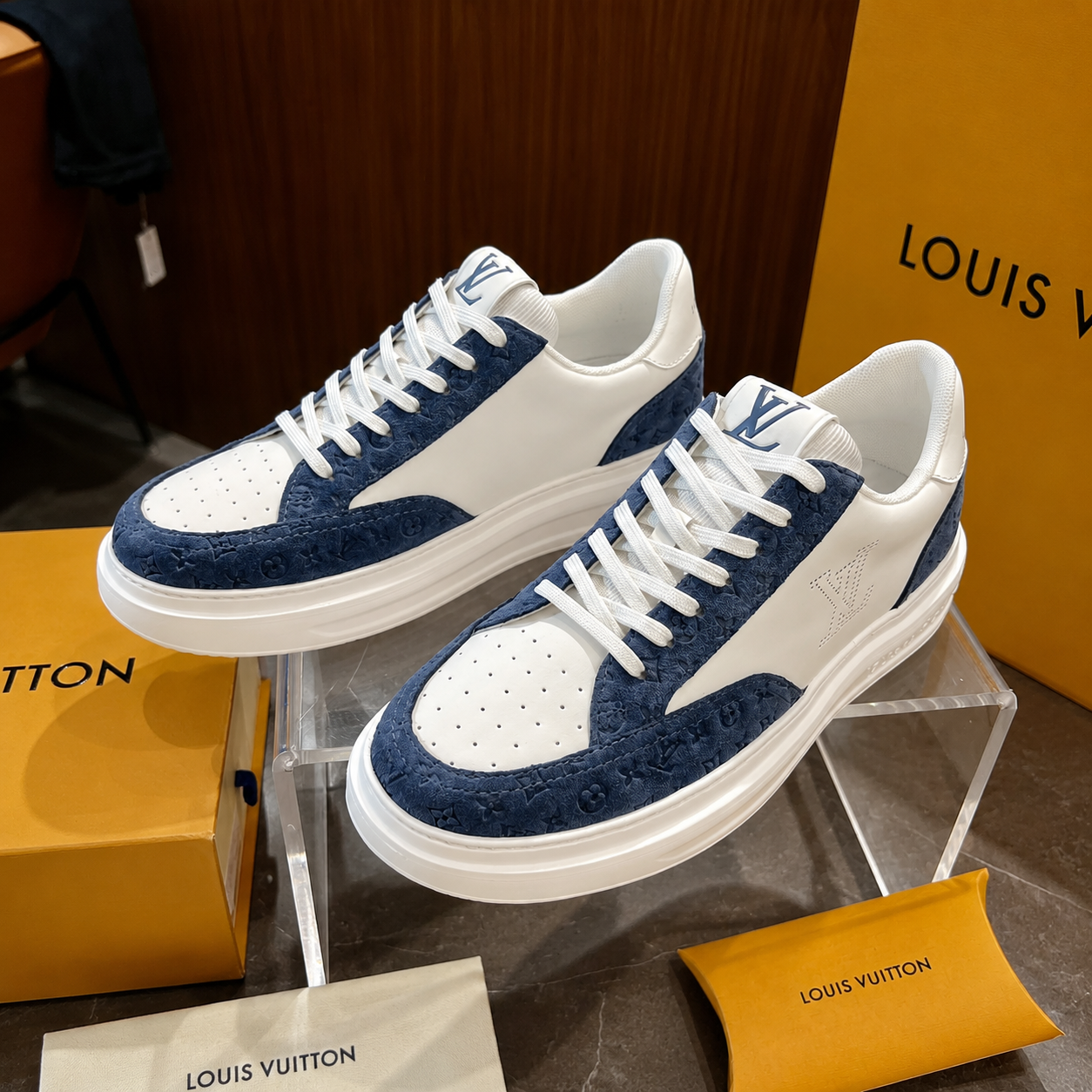LOUIS VUITTON Elegant Vogue Series Low Top Sneakers Navy Blue White SW-EV27