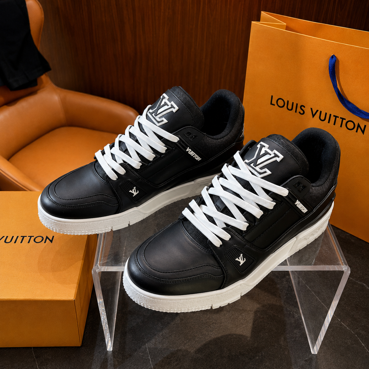 LOUIS VUITTON Elegant Vogue Series Low Top Sneakers Black White SW-EV78