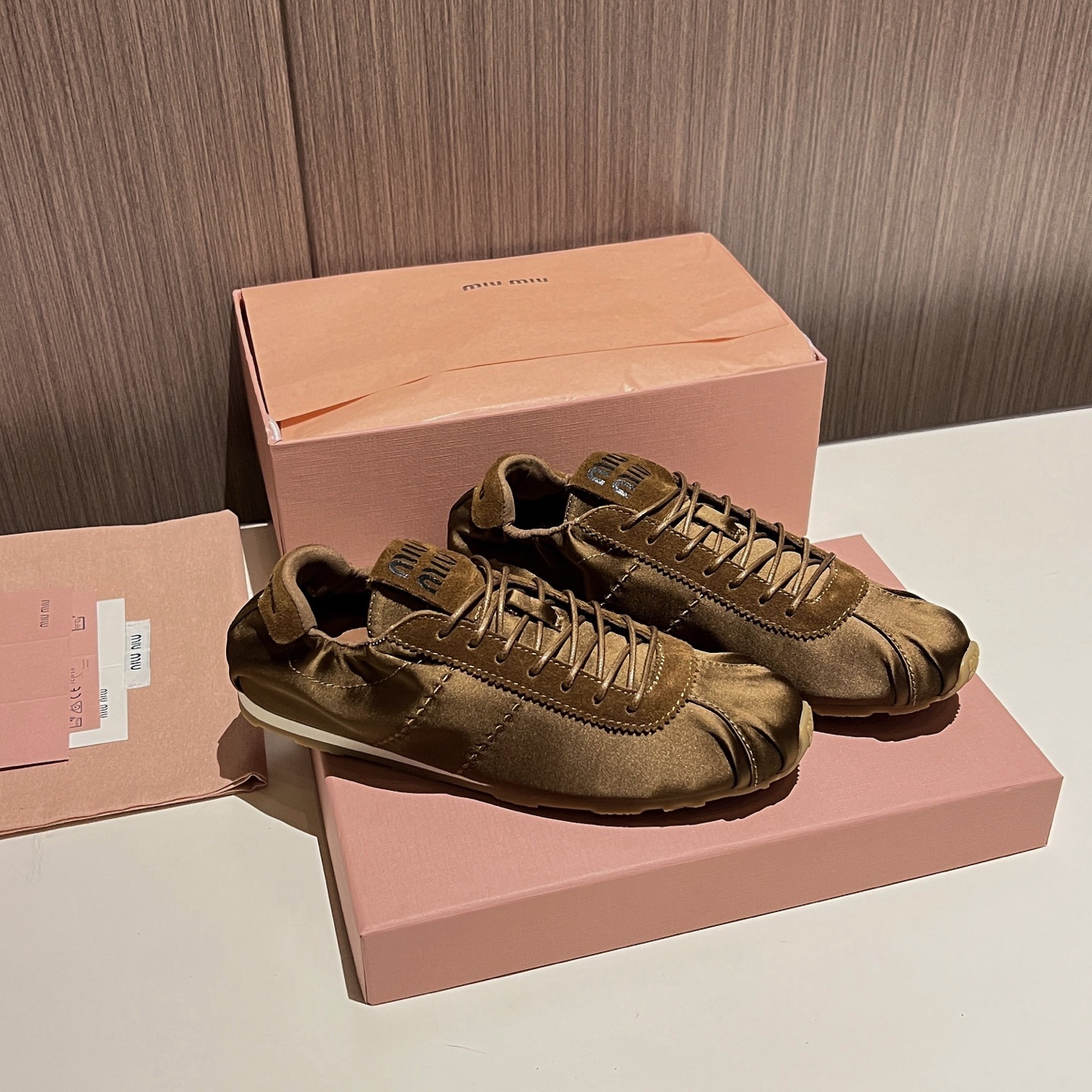 Women Satin Lace Up Flat Sneakers Retro Split Toe Soft Casual Walking Shoes