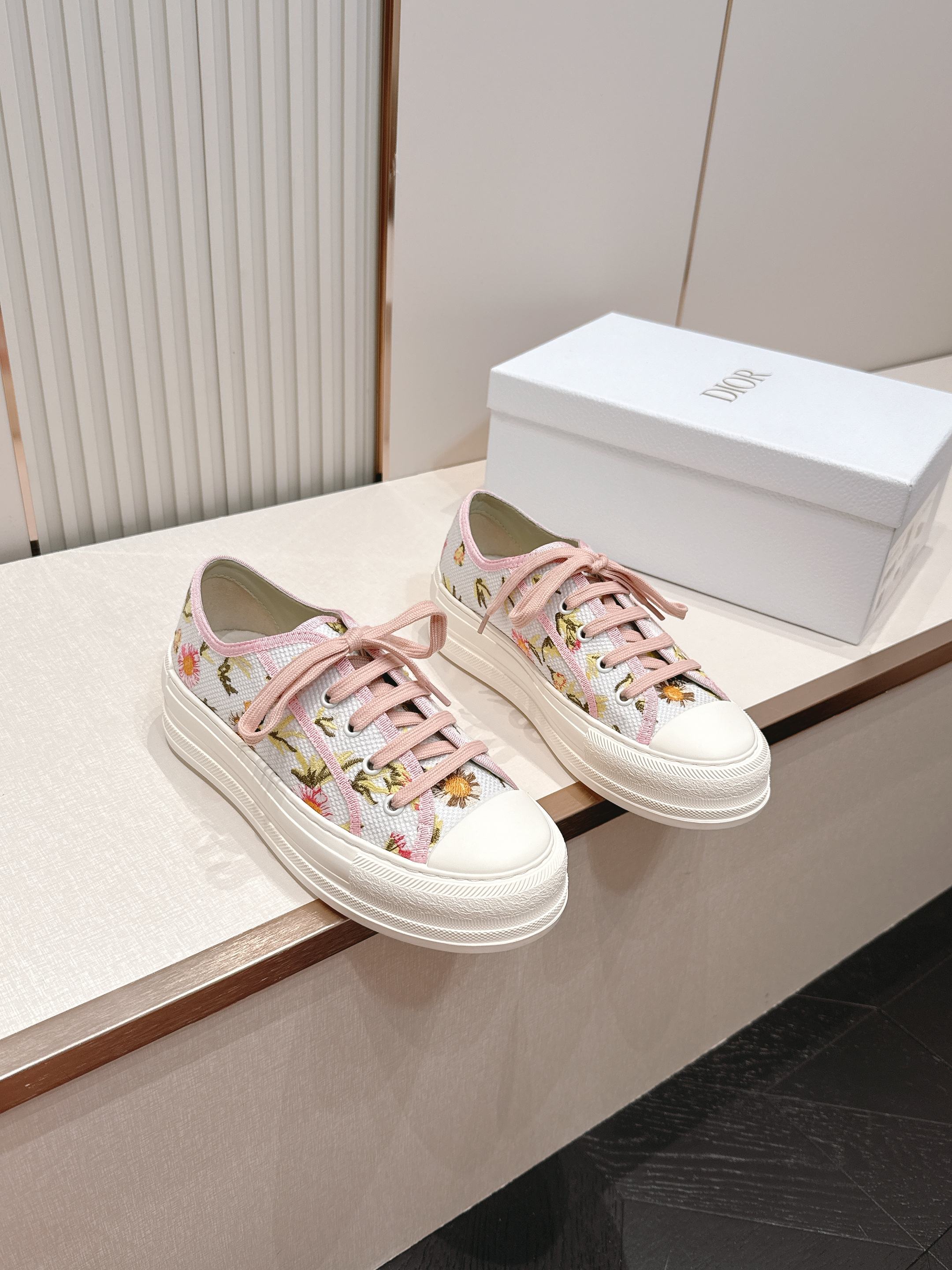 Women Sweet Colorful Floral Canvas Sneakers Pink Lace Up Platform Casual Shoes Breathable Fashion Daily Walking Shoes