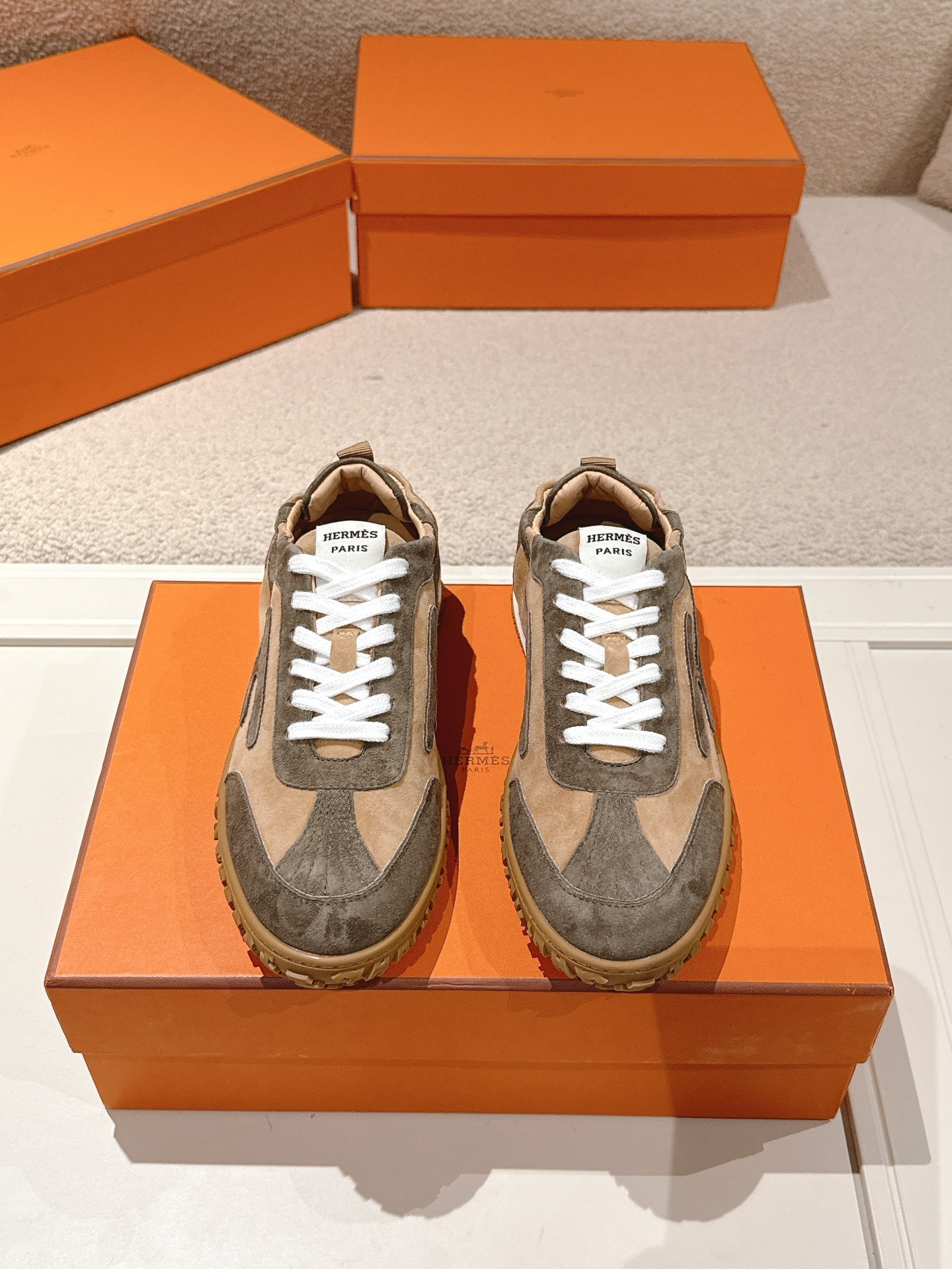 Two-Tone Brown Suede Patchwork Retro Sneakers Women Lace Up Non-Slip Gum Rubber Sole Vintage Casual Walking Trainers