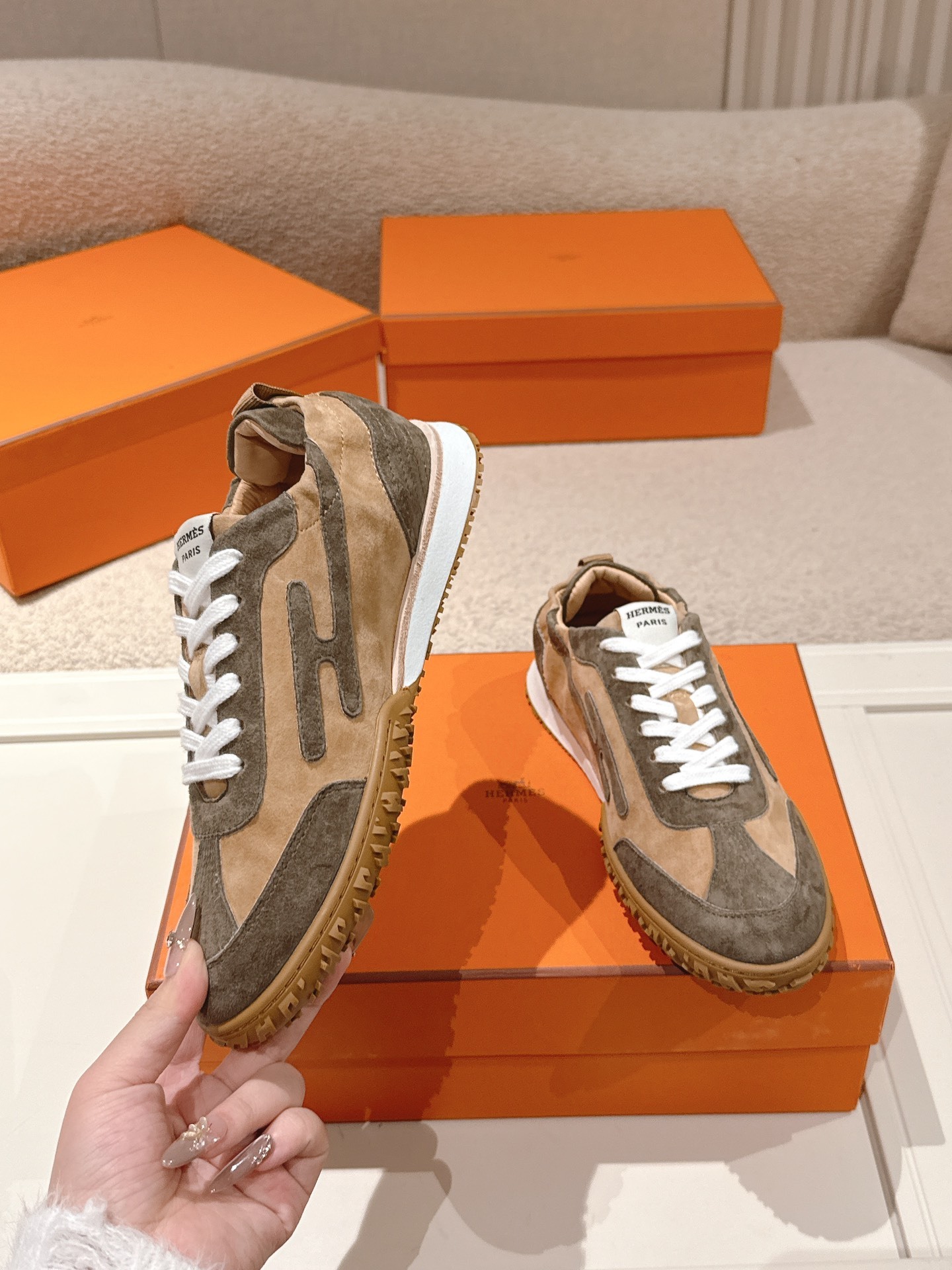 Two-Tone Brown Suede Patchwork Retro Sneakers Women Lace Up Non-Slip Gum Rubber Sole Vintage Casual Walking Trainers