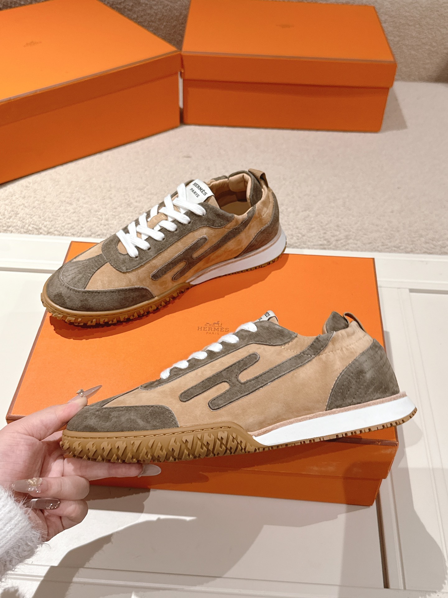 Two-Tone Brown Suede Patchwork Retro Sneakers Women Lace Up Non-Slip Gum Rubber Sole Vintage Casual Walking Trainers