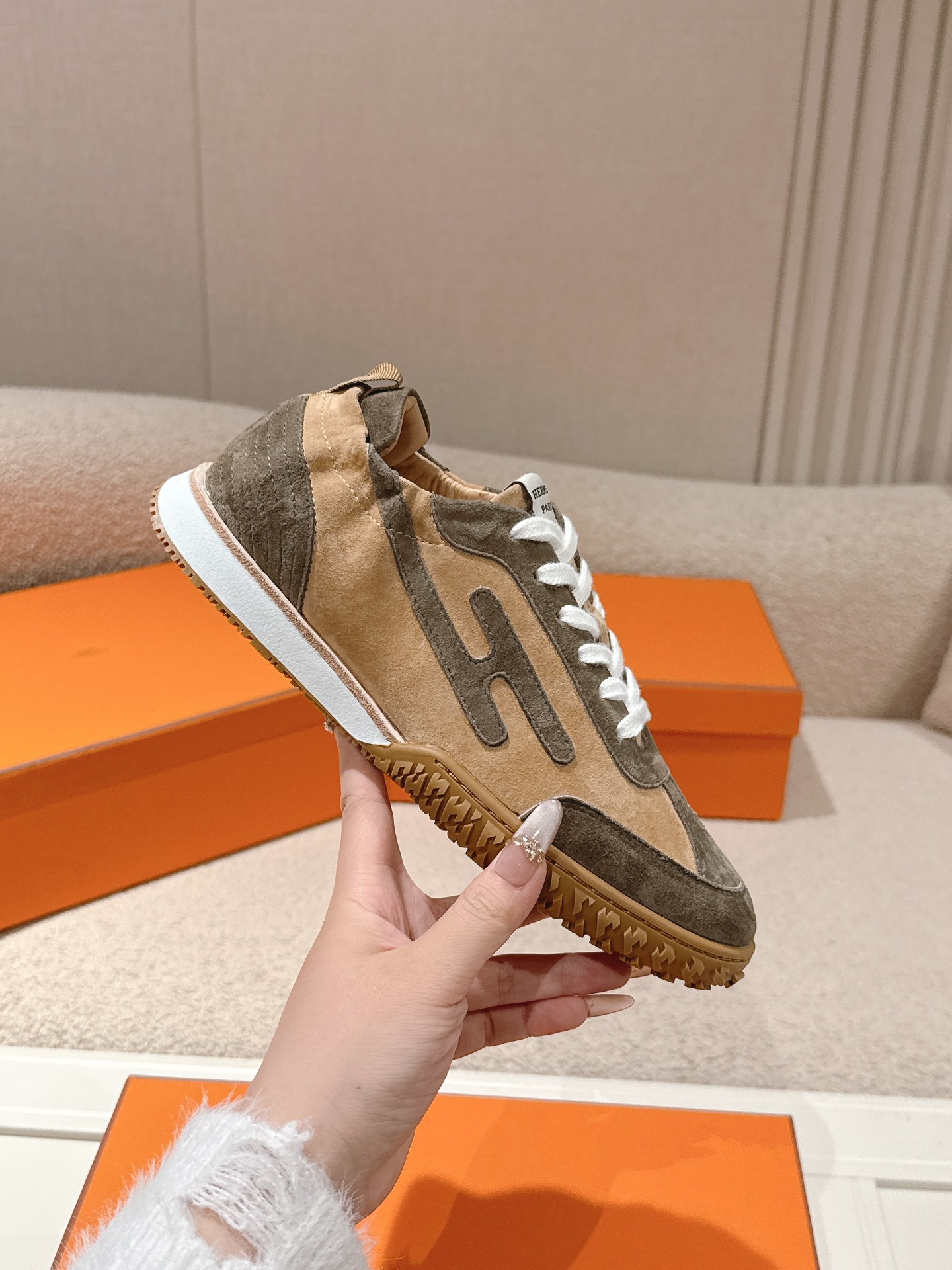 Two-Tone Brown Suede Patchwork Retro Sneakers Women Lace Up Non-Slip Gum Rubber Sole Vintage Casual Walking Trainers