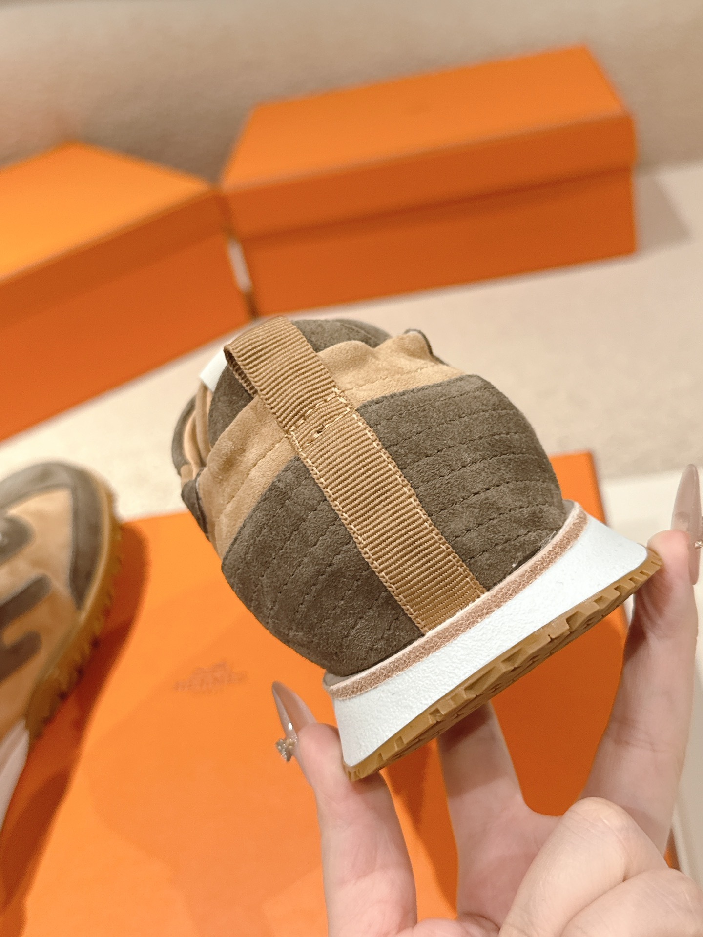Two-Tone Brown Suede Patchwork Retro Sneakers Women Lace Up Non-Slip Gum Rubber Sole Vintage Casual Walking Trainers