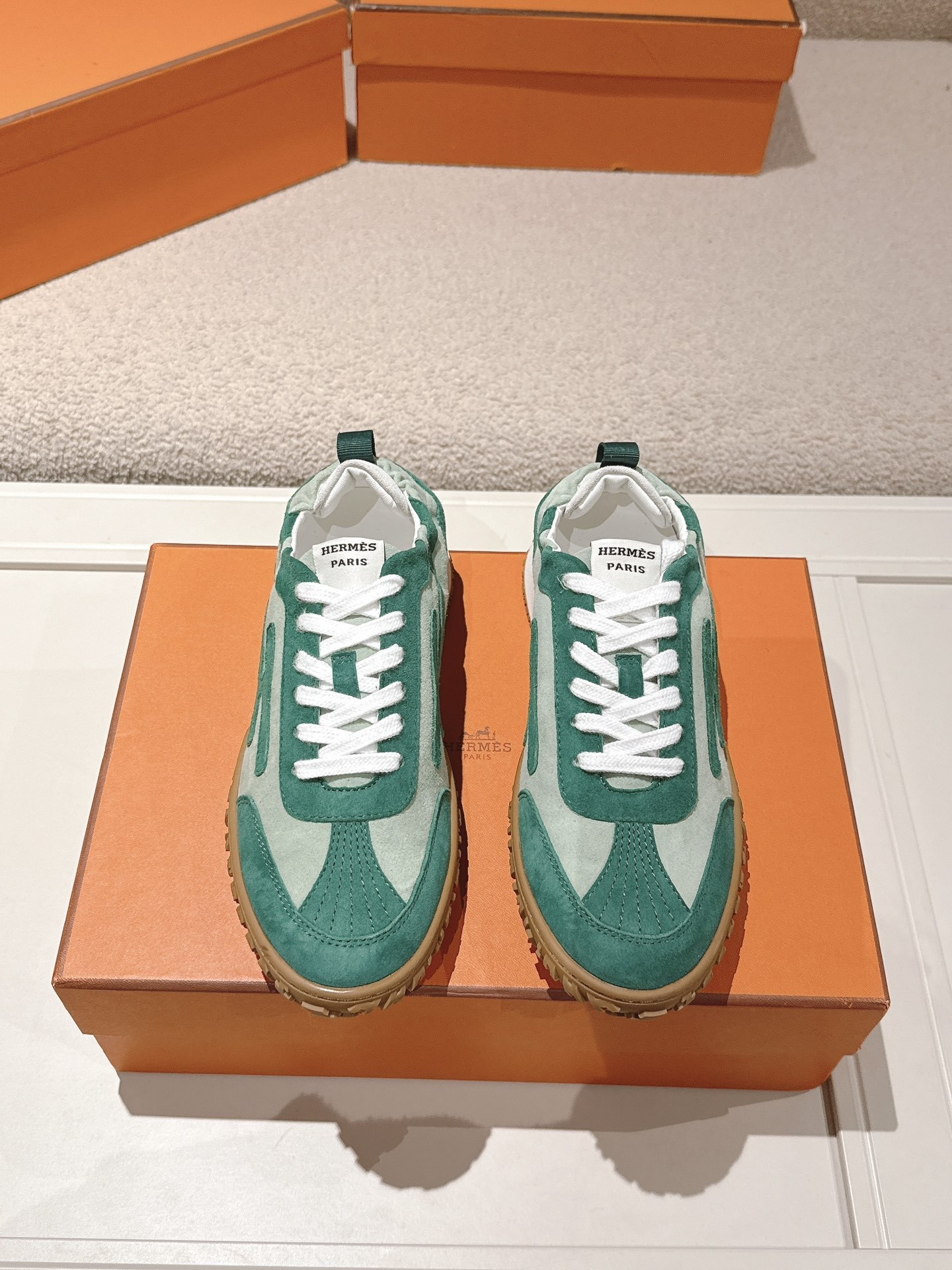 Two-Tone Green Spliced Suede Retro Sneakers Women Lace Up Non-Slip Gum Rubber Sole Vintage Casual Walking Trainers