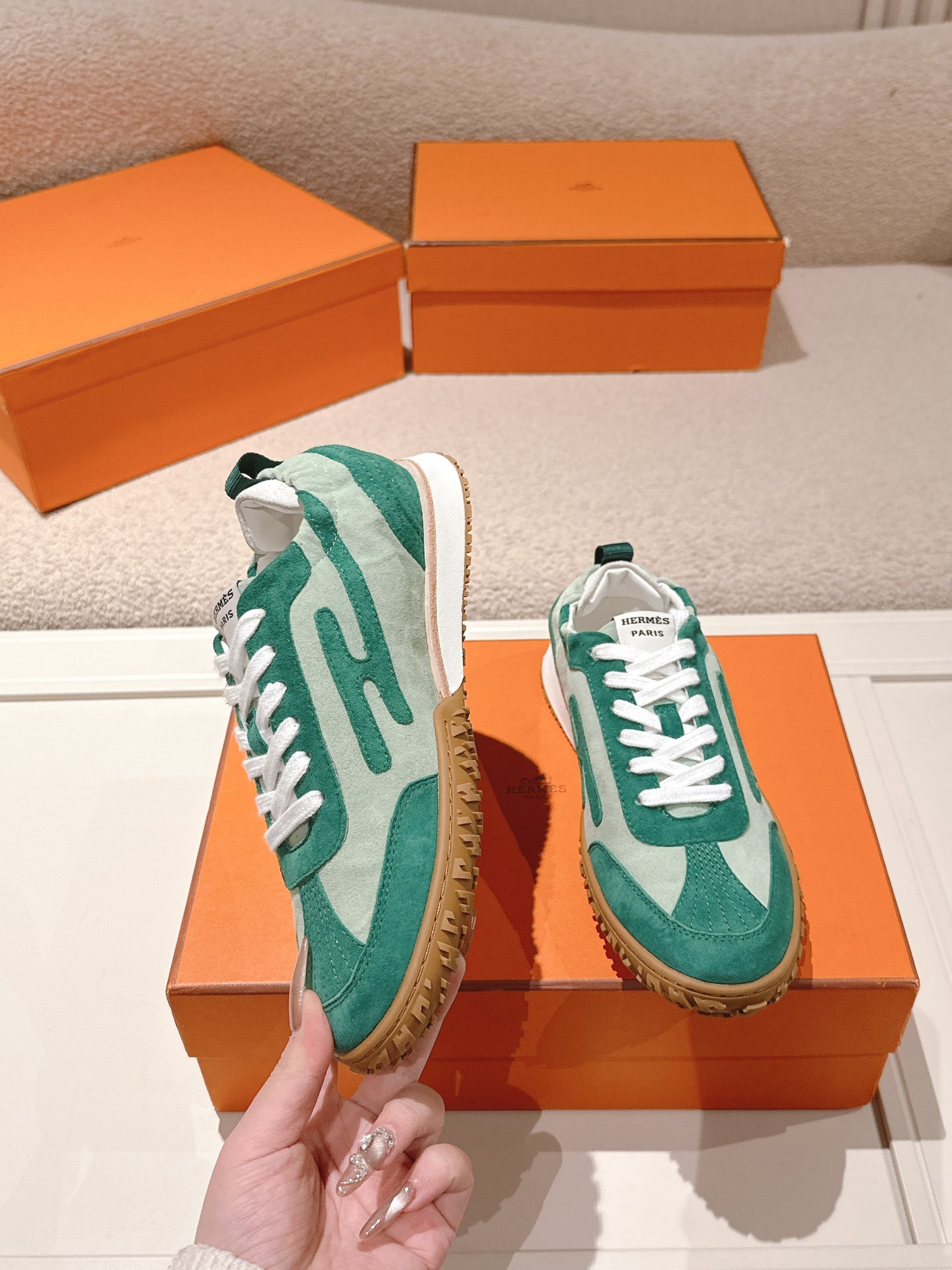 Two-Tone Green Spliced Suede Retro Sneakers Women Lace Up Non-Slip Gum Rubber Sole Vintage Casual Walking Trainers