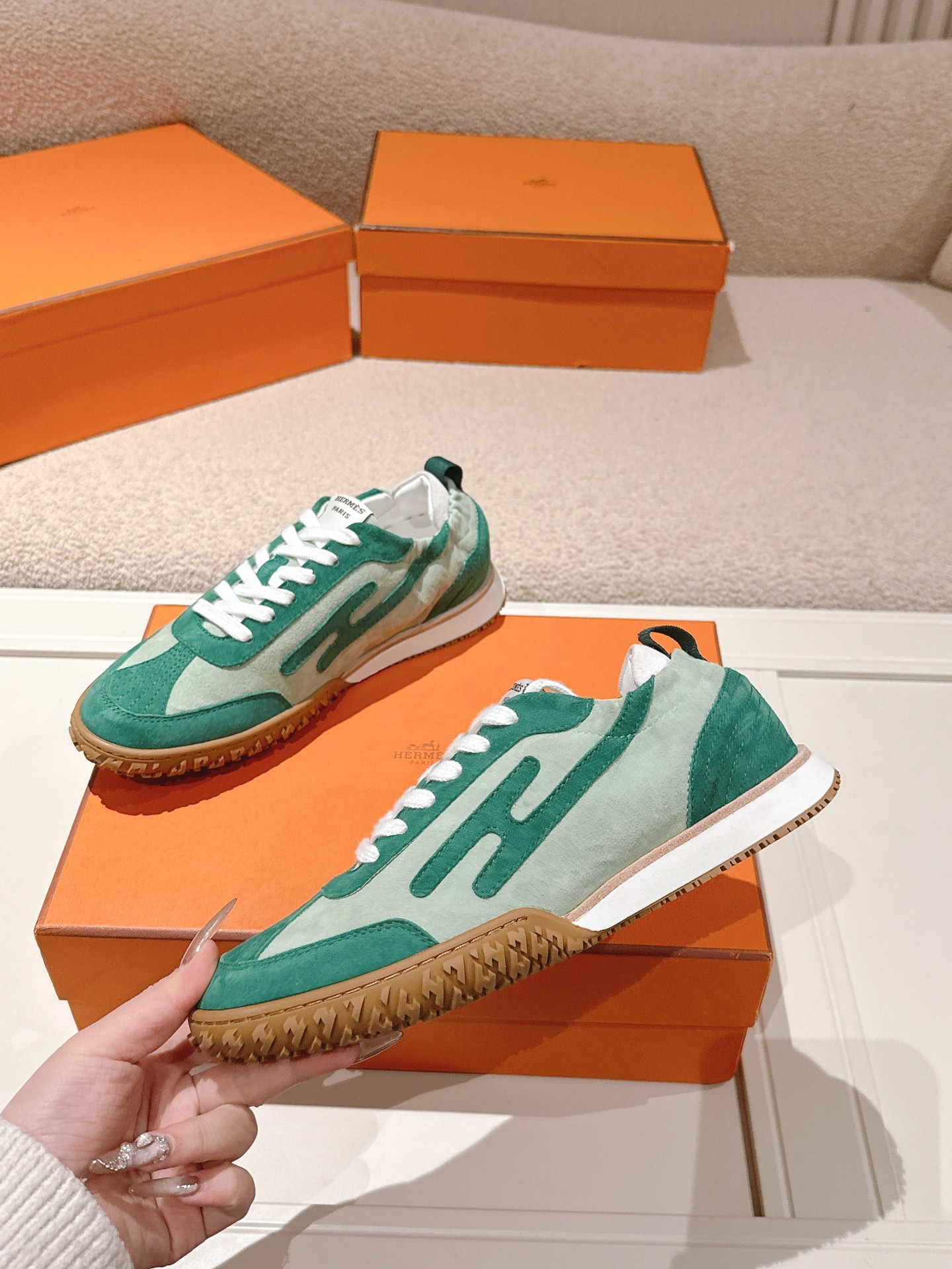 Two-Tone Green Spliced Suede Retro Sneakers Women Lace Up Non-Slip Gum Rubber Sole Vintage Casual Walking Trainers