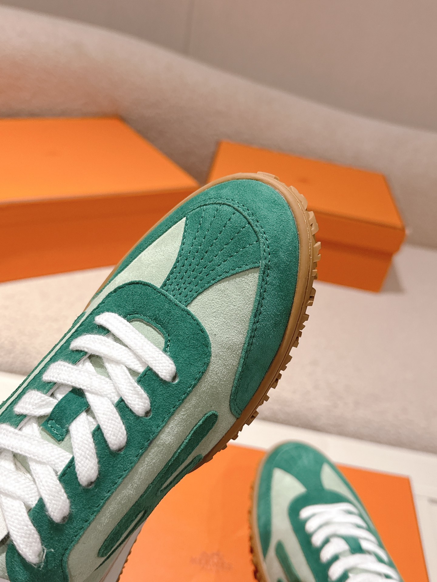 Two-Tone Green Spliced Suede Retro Sneakers Women Lace Up Non-Slip Gum Rubber Sole Vintage Casual Walking Trainers