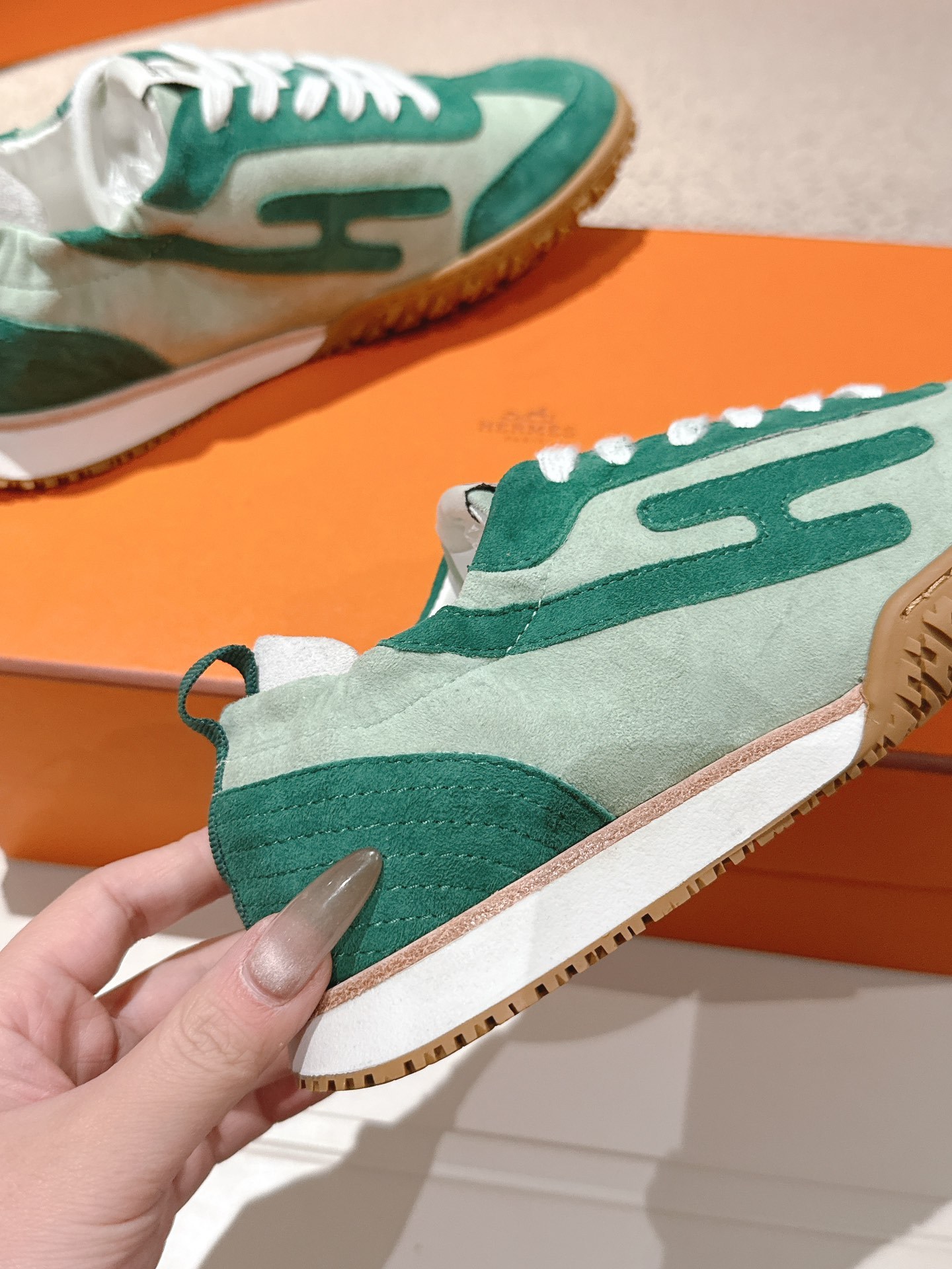 Two-Tone Green Spliced Suede Retro Sneakers Women Lace Up Non-Slip Gum Rubber Sole Vintage Casual Walking Trainers