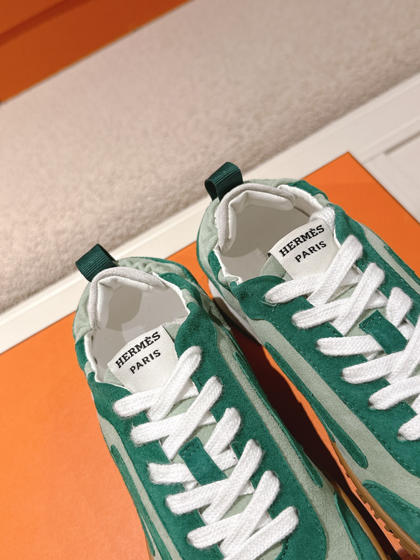 Two-Tone Green Spliced Suede Retro Sneakers Women Lace Up Non-Slip Gum Rubber Sole Vintage Casual Walking Trainers