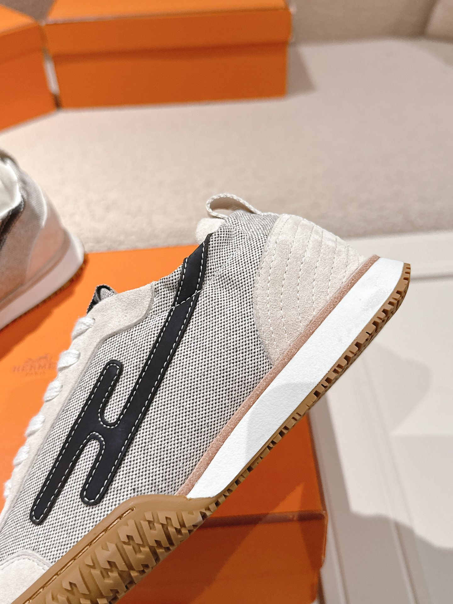 Beige Mesh Black Logo Spliced Retro Sneakers Women Lace Up Non-Slip Gum Rubber Sole Casual Walking Trainers