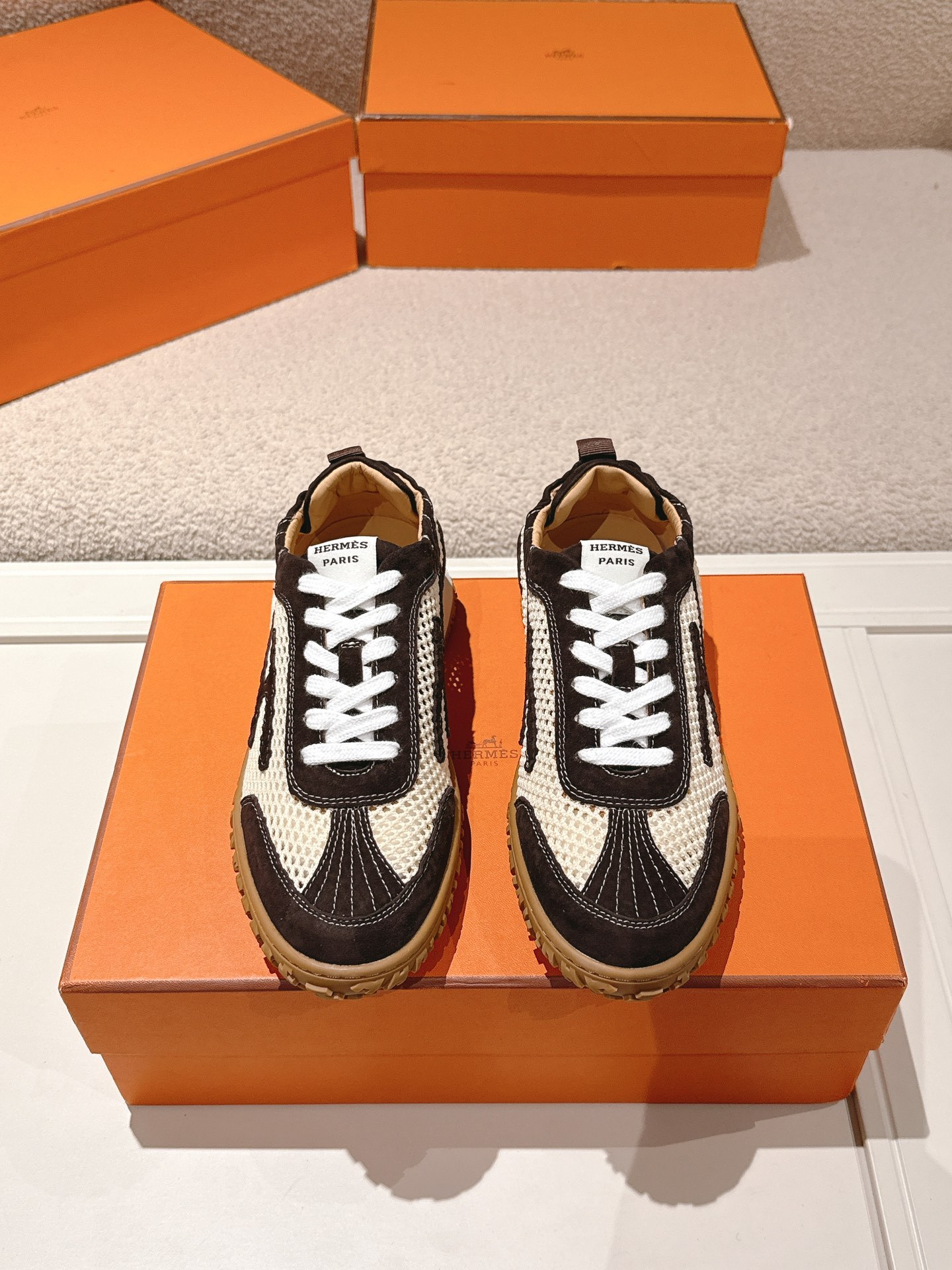 Black White Hollow Mesh Spliced Suede Retro Sneakers Women Lace Up Anti-Slip Gum Rubber Sole Casual Walking Trainers