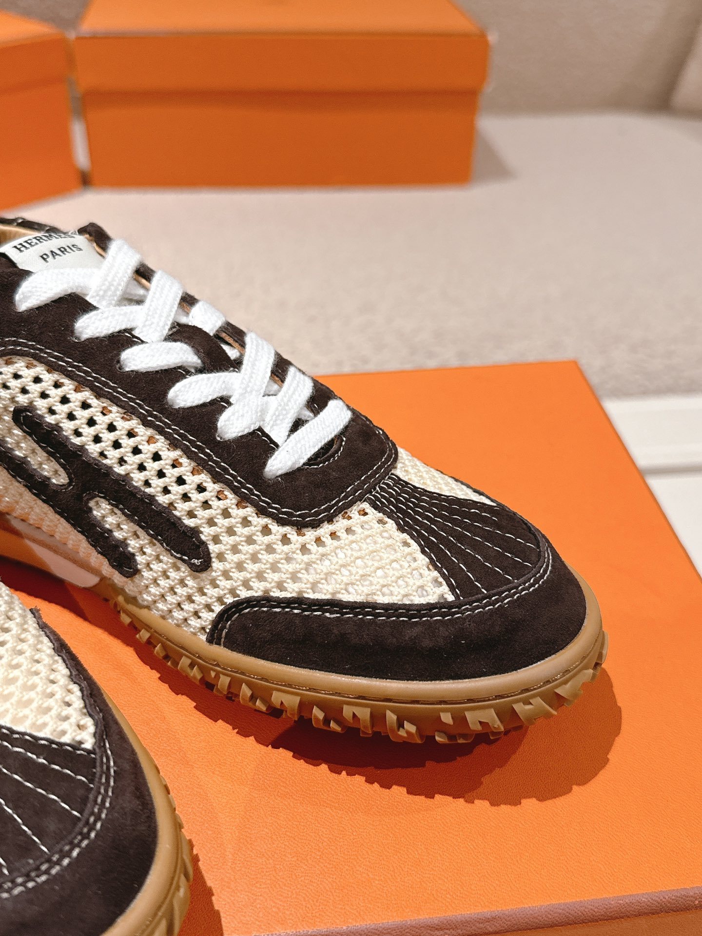 Black White Hollow Mesh Spliced Suede Retro Sneakers Women Lace Up Anti-Slip Gum Rubber Sole Casual Walking Trainers