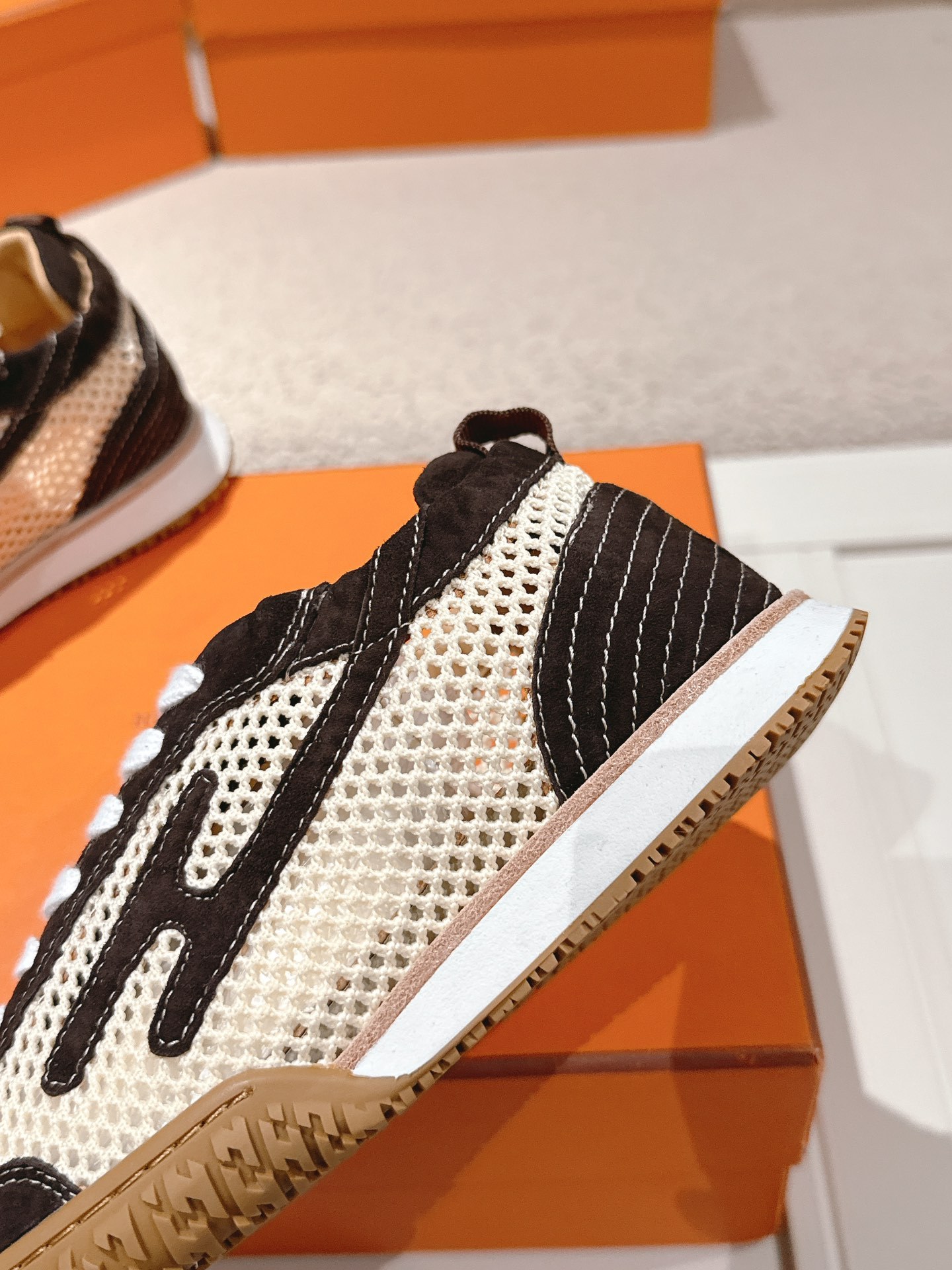 Black White Hollow Mesh Spliced Suede Retro Sneakers Women Lace Up Anti-Slip Gum Rubber Sole Casual Walking Trainers