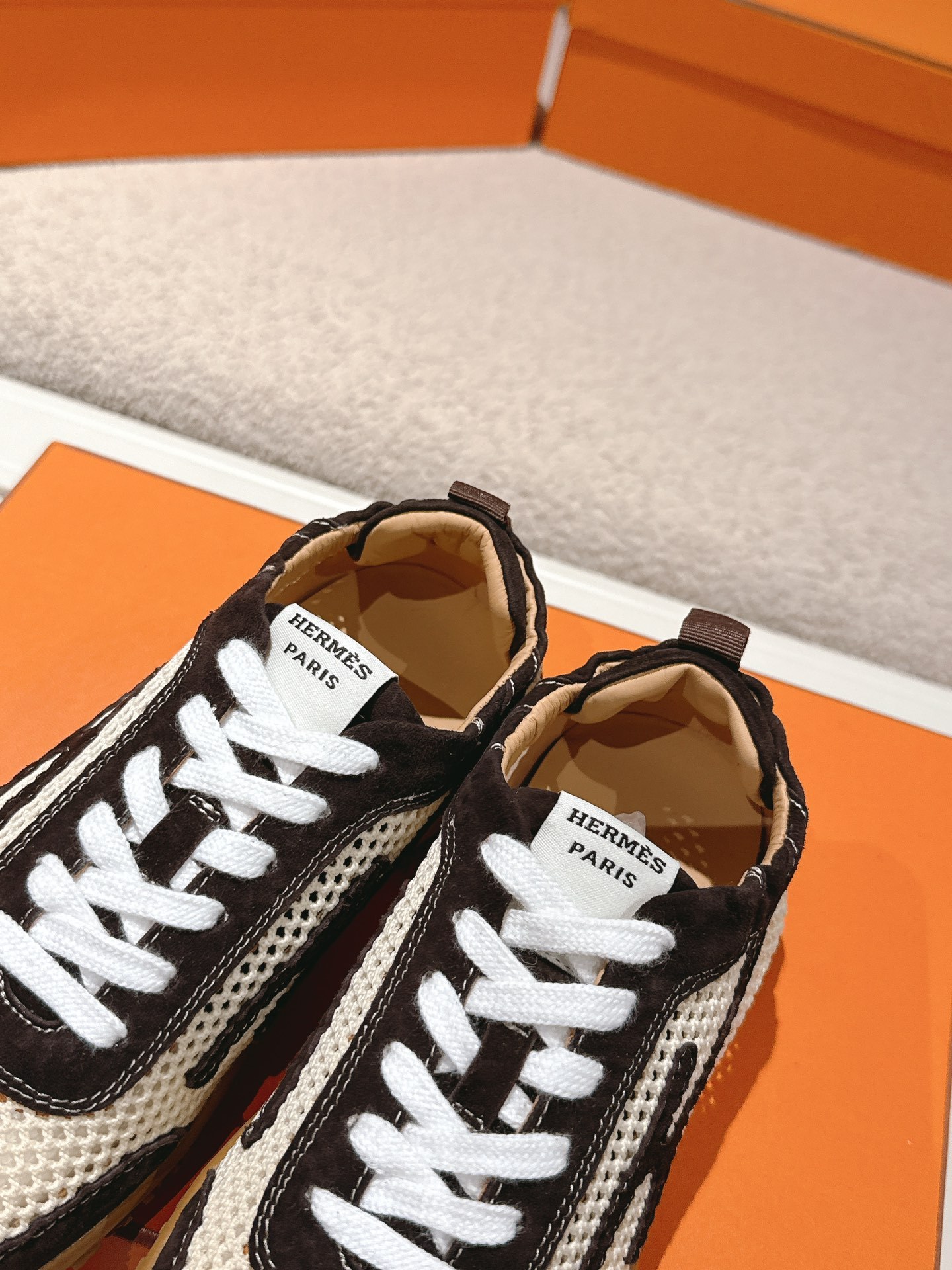 Black White Hollow Mesh Spliced Suede Retro Sneakers Women Lace Up Anti-Slip Gum Rubber Sole Casual Walking Trainers