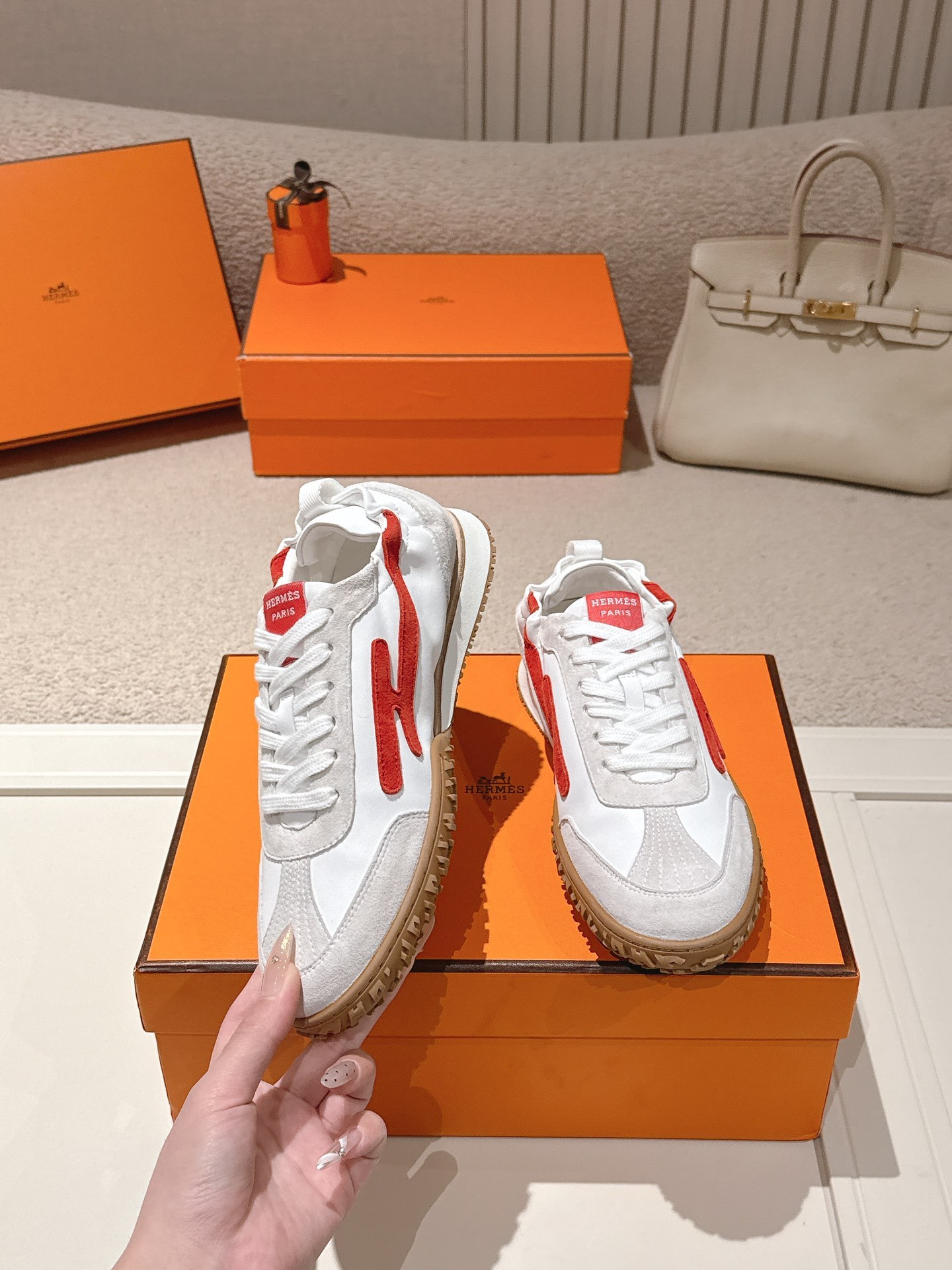 Hermès Casual Sneakers White Red SW-EV225