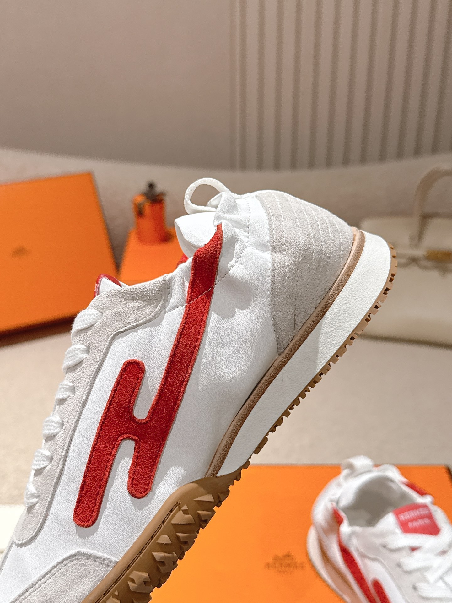 Hermès Casual Sneakers White Red SW-EV225