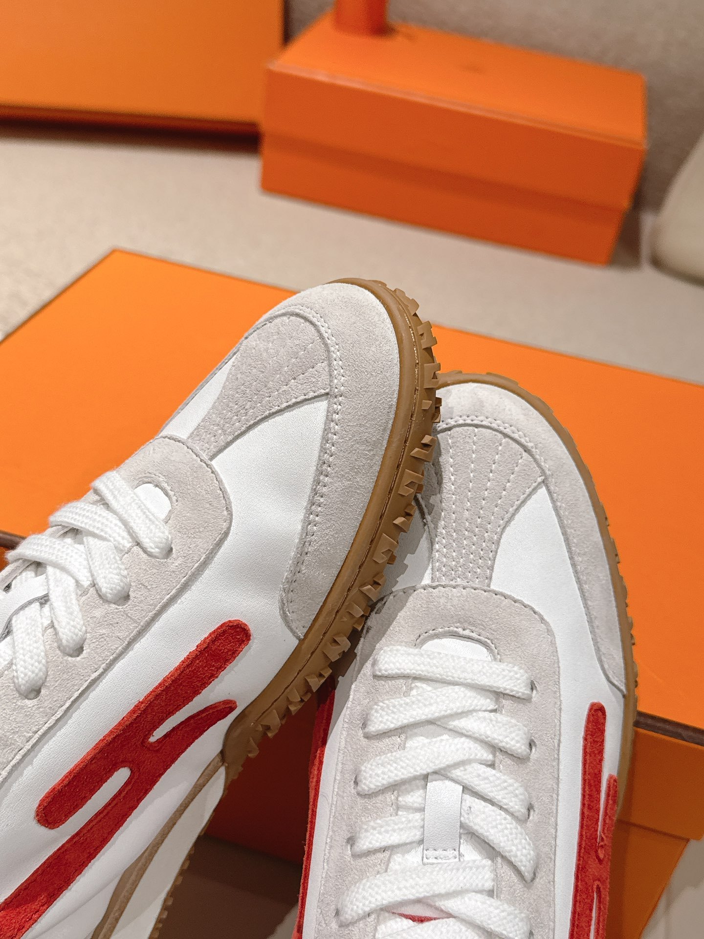 Hermès Casual Sneakers White Red SW-EV225