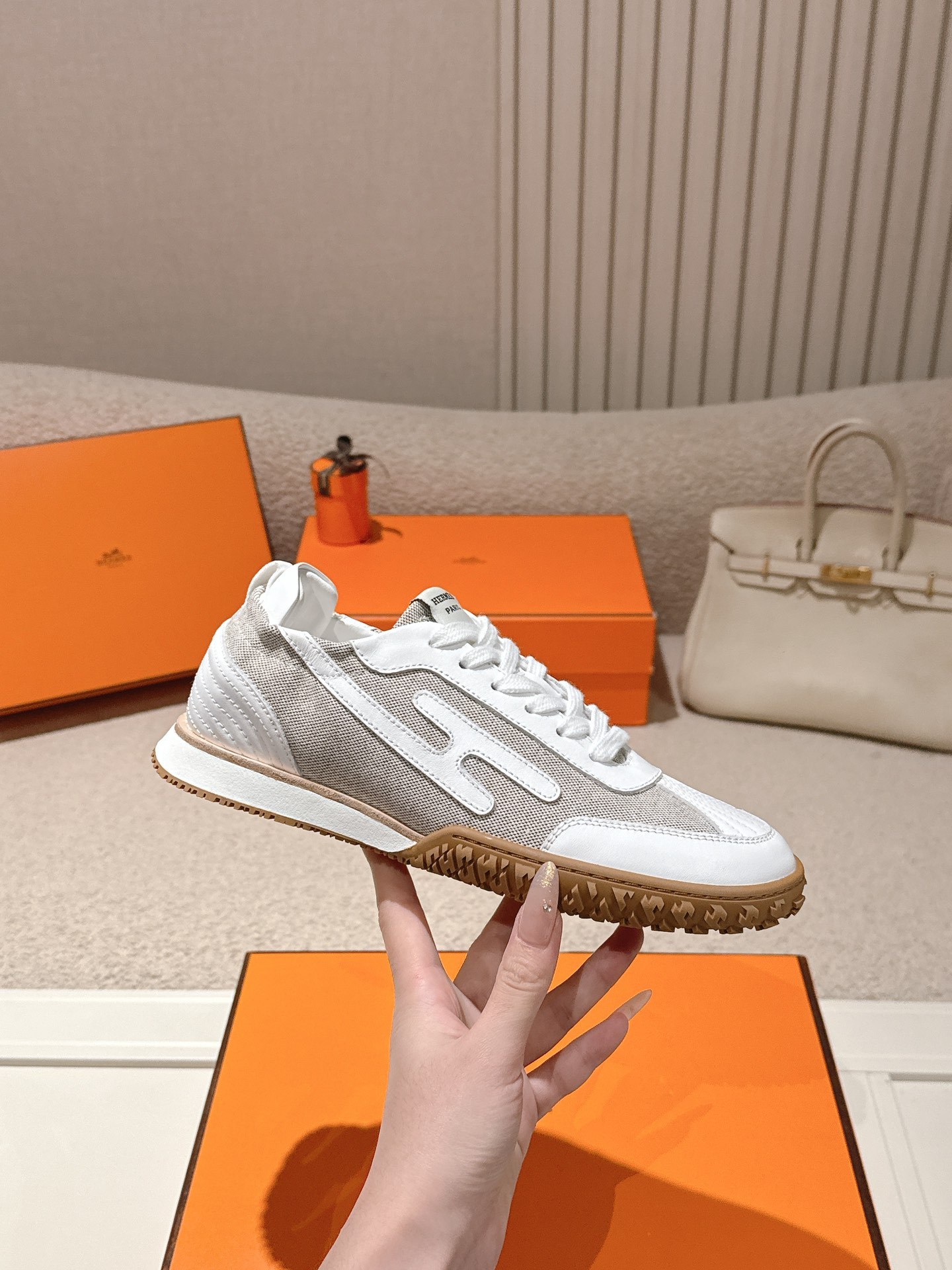 Hermès Casual Sneakers White Mesh SW-EV224