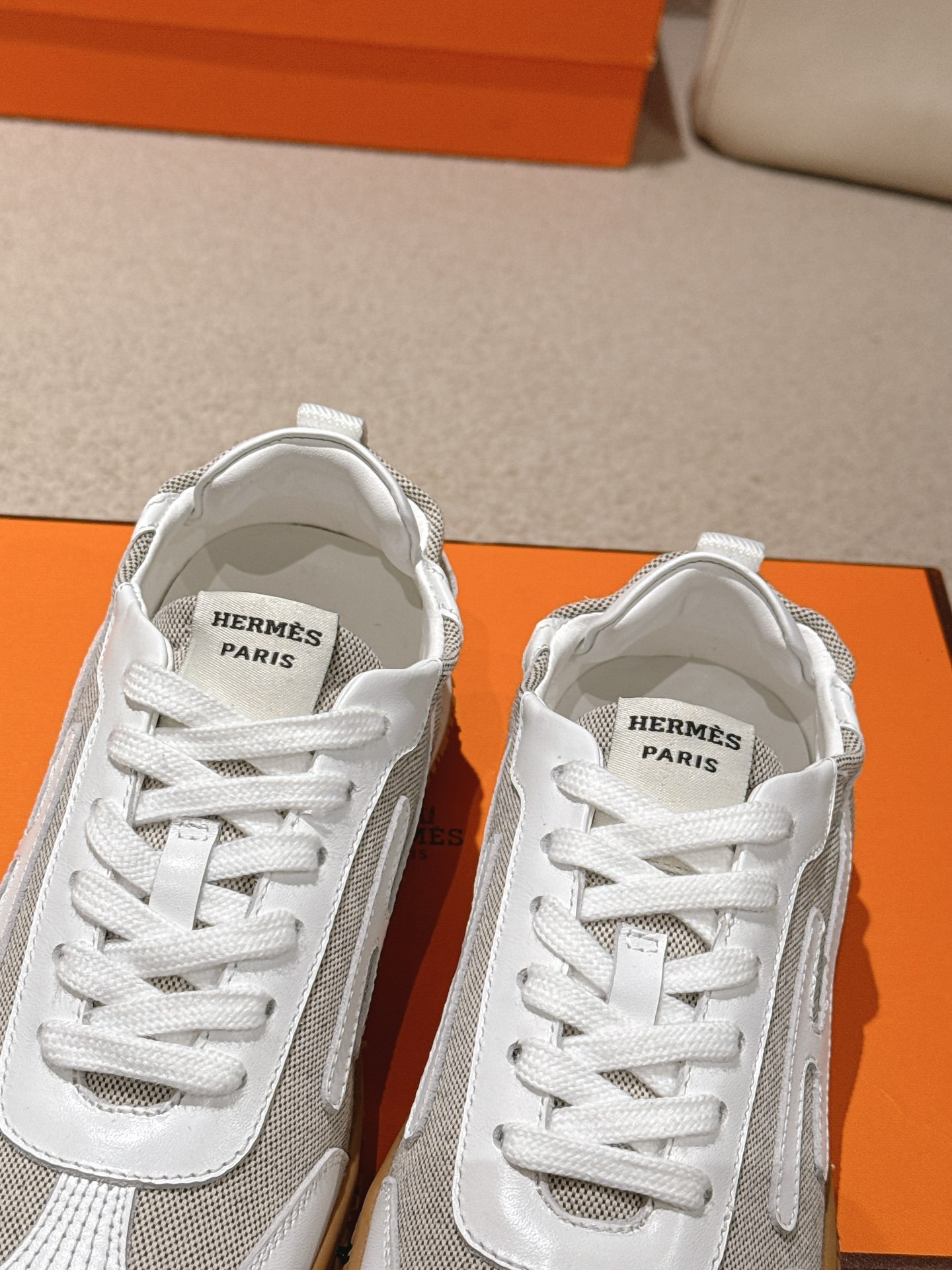 Hermès Casual Sneakers White Mesh SW-EV224