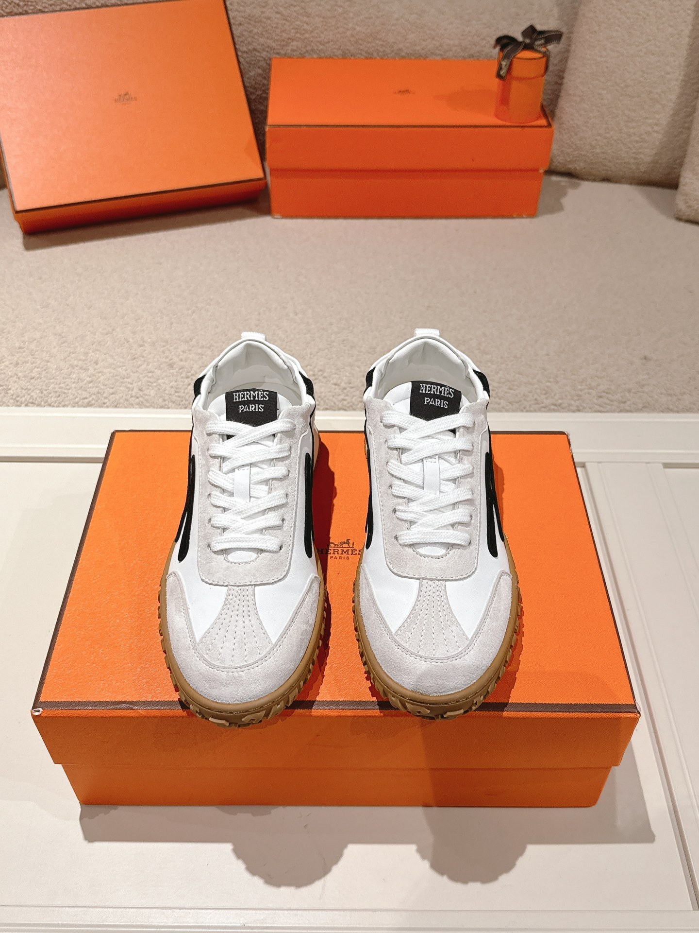Hermès Casual Sneakers White Black SW-EV223