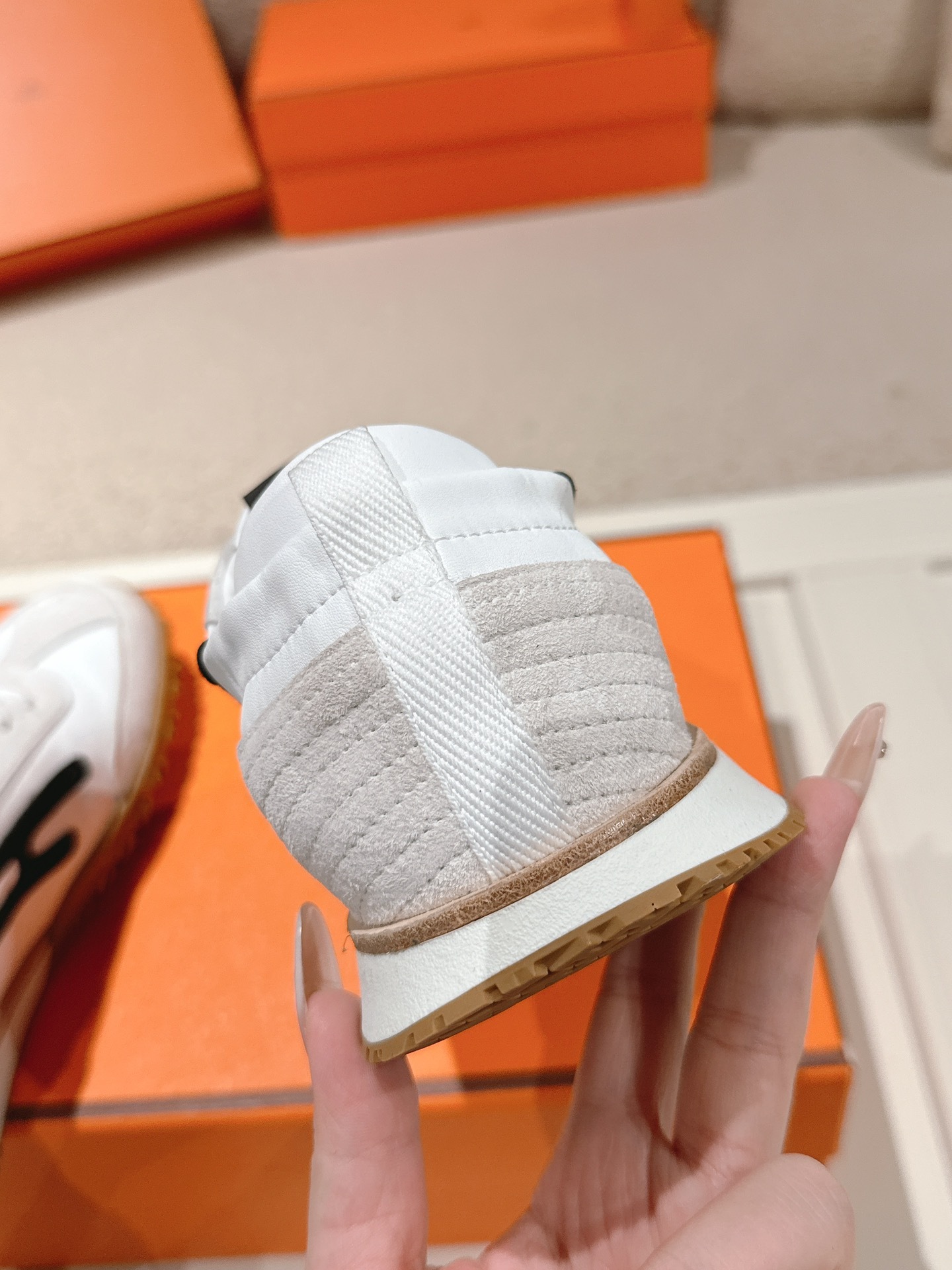 Hermès Casual Sneakers White Black SW-EV223