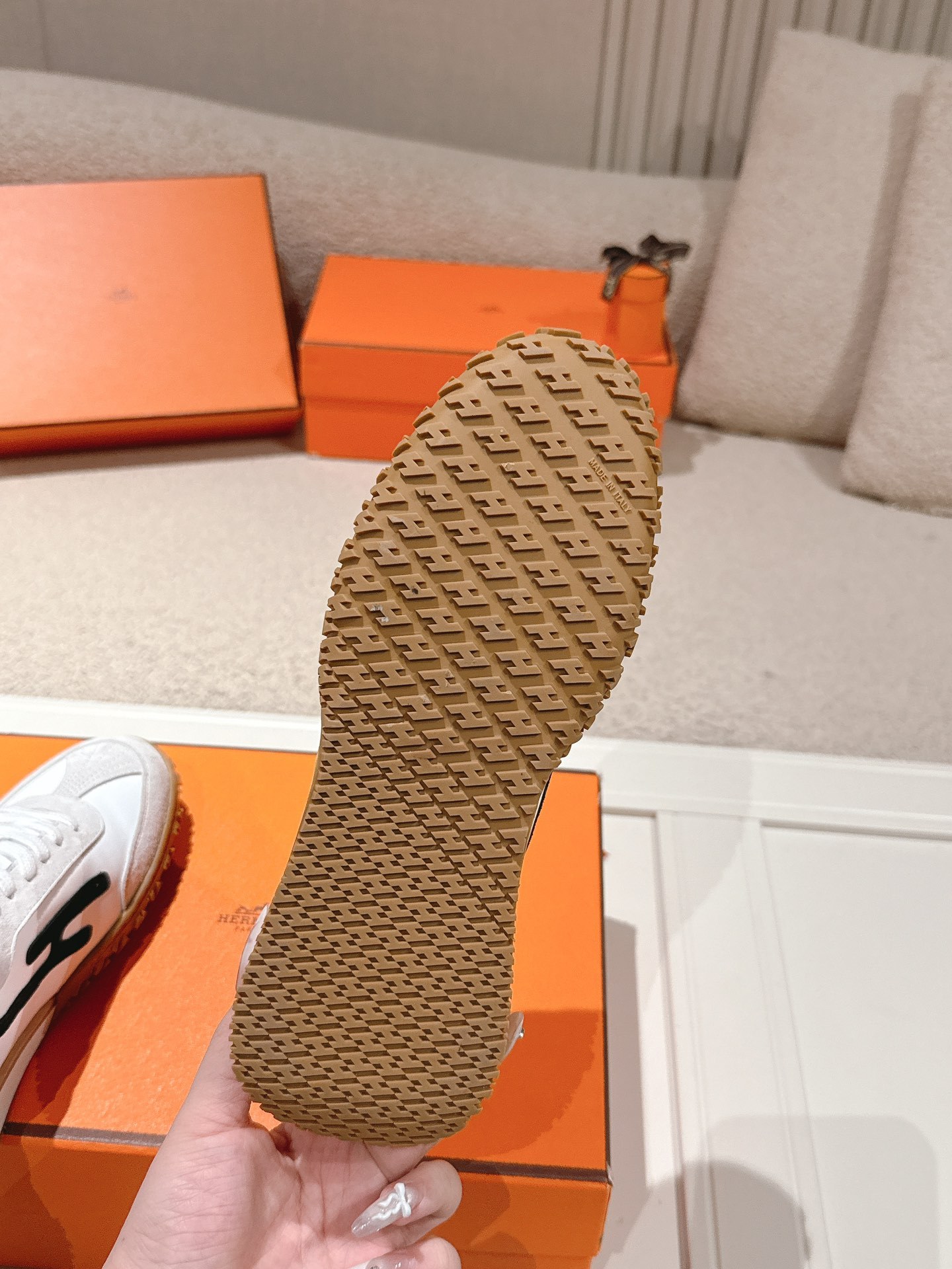 Hermès Casual Sneakers White Black SW-EV223