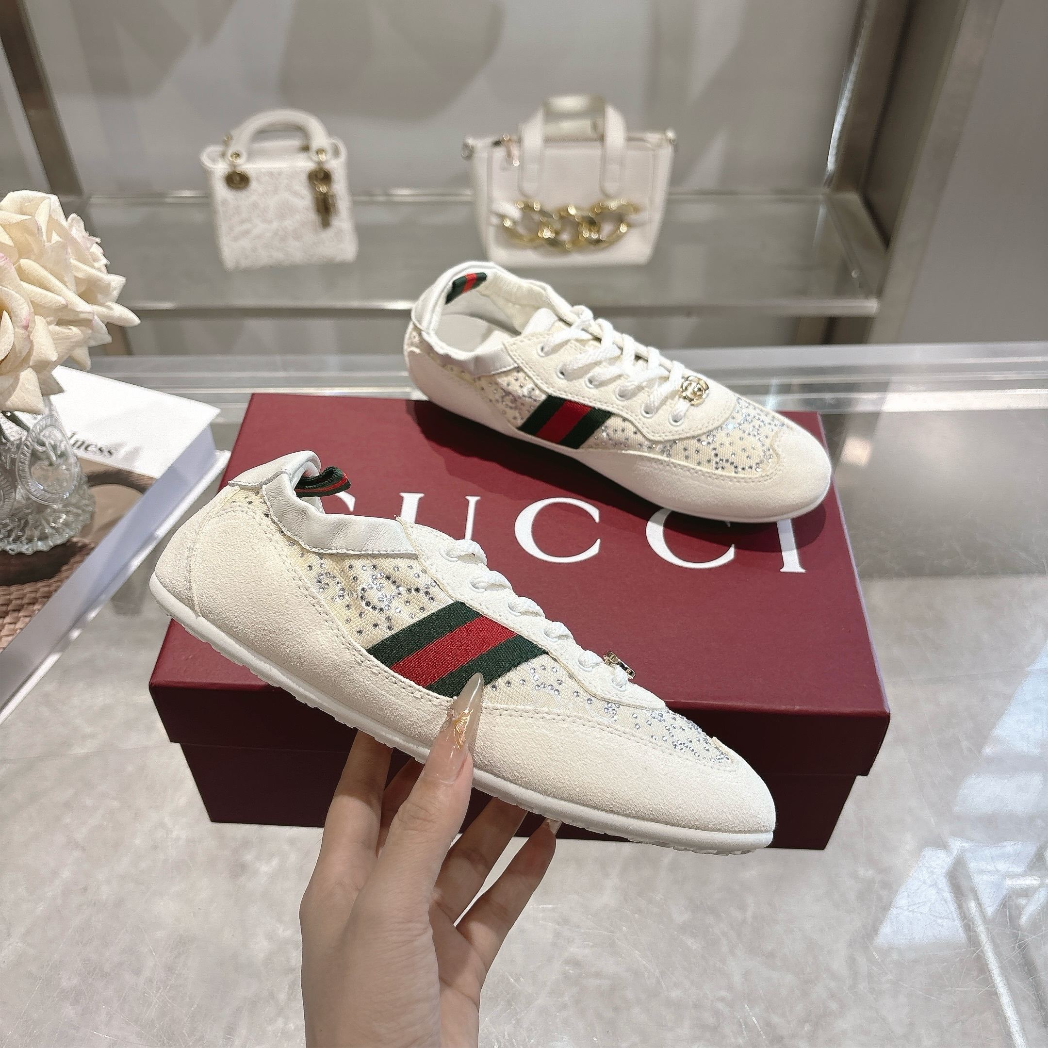 Gucci Casual Sneakers White Sequin SW-EV221