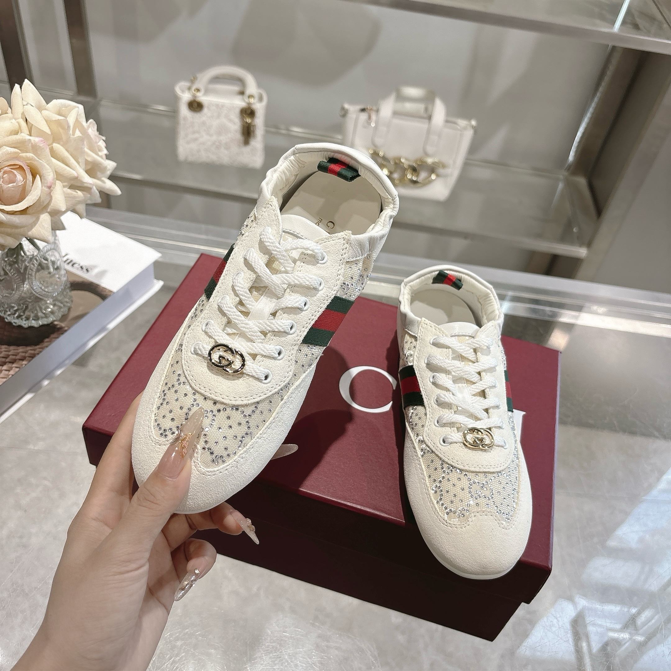 Gucci Casual Sneakers White Sequin SW-EV221