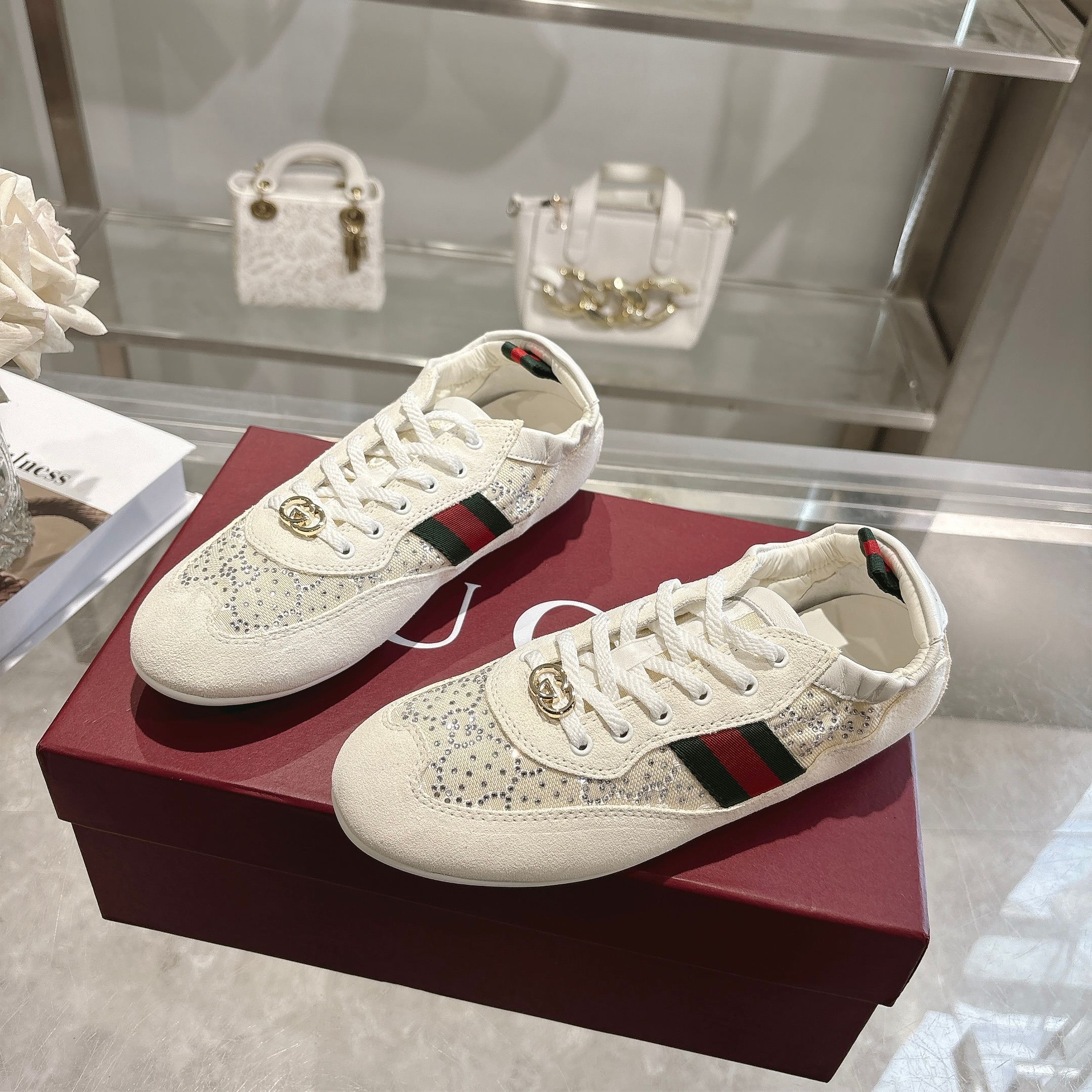 Gucci Casual Sneakers White Sequin SW-EV221