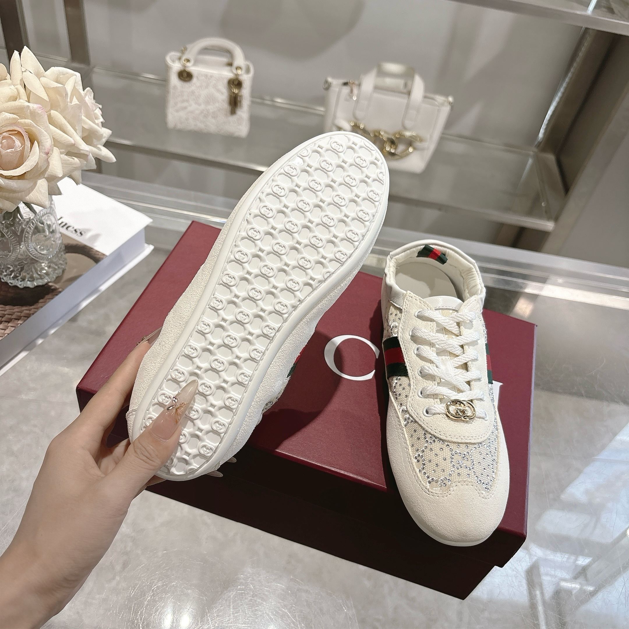Gucci Casual Sneakers White Sequin SW-EV221