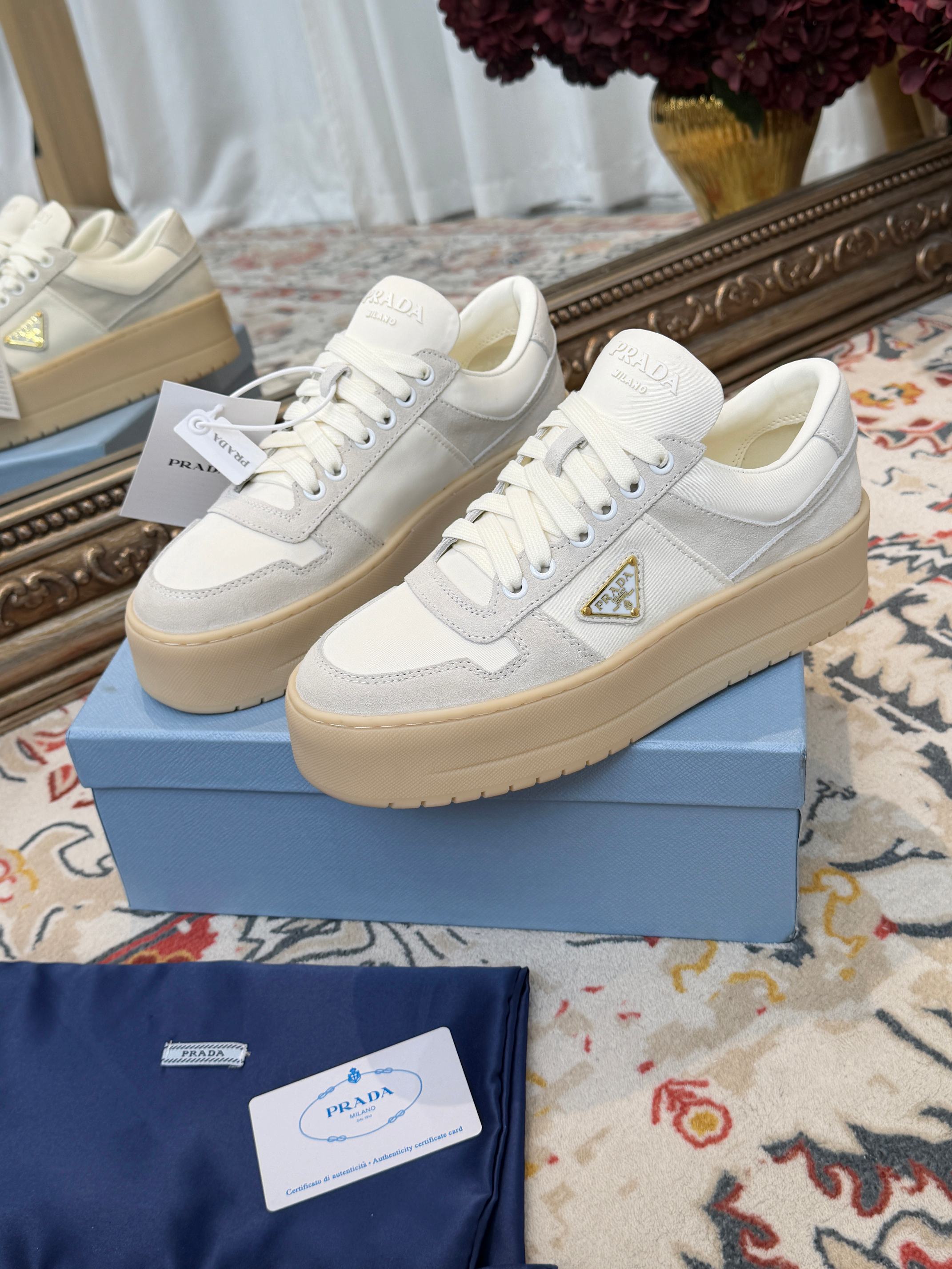 Women White Suede Platform Sneakers Lace Up Thick Sole Casual Walking Shoes