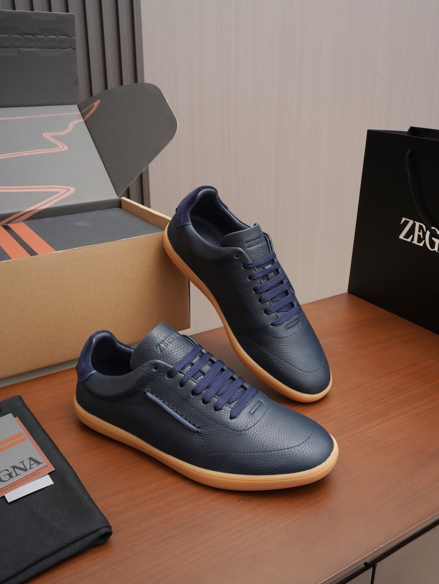 Genuine Cow Leather Men Casual Sneakers Navy Blue Grain Leather Low Top Lace Up Shoes Non Slip Rubber Sole Business Daily Walking Shoes