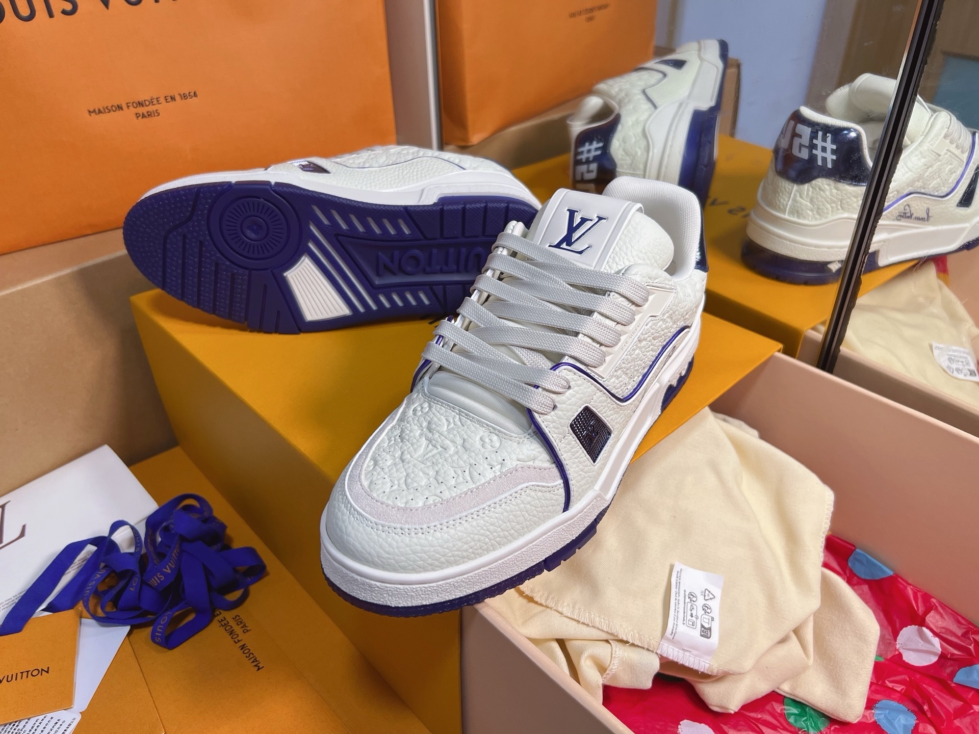 White Navy Blue Trim Embossed Skate Shoes Unisex Lace Up Fashion Sneakers