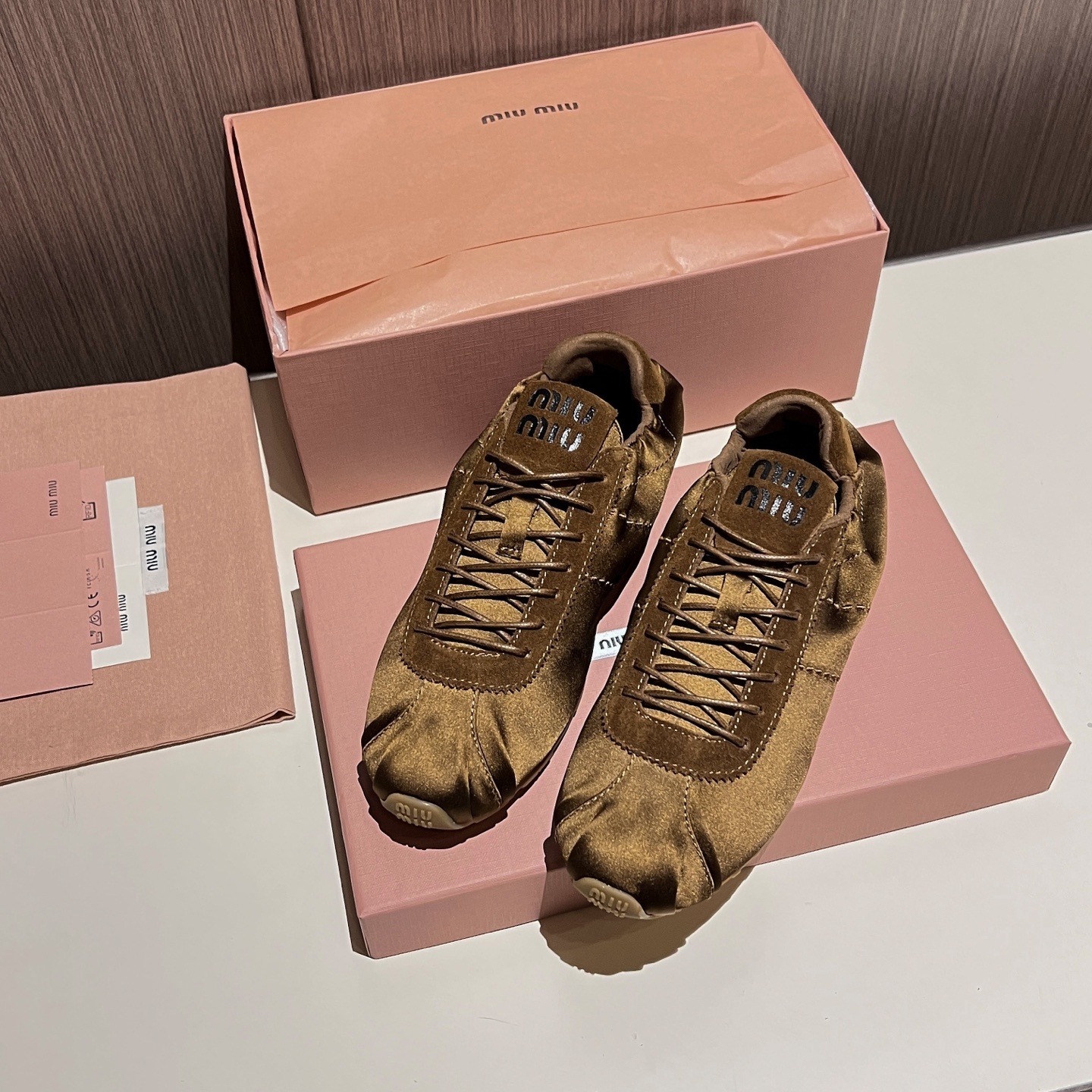 Women Satin Lace Up Flat Sneakers Retro Split Toe Soft Casual Walking Shoes