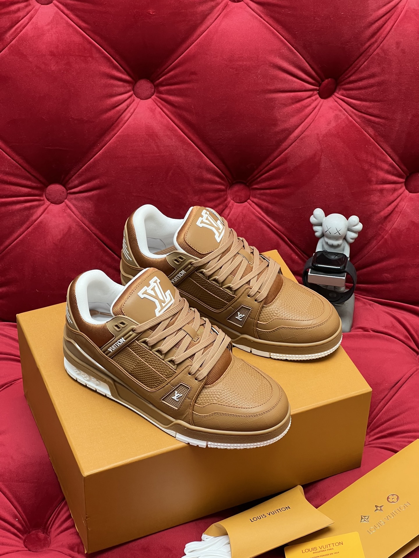 Men Retro Brown Grain Leather Low Top Skate Shoes Classic Embroidery Logo Casual Board Shoes Non Slip Fashion Daily Walking Sneakers